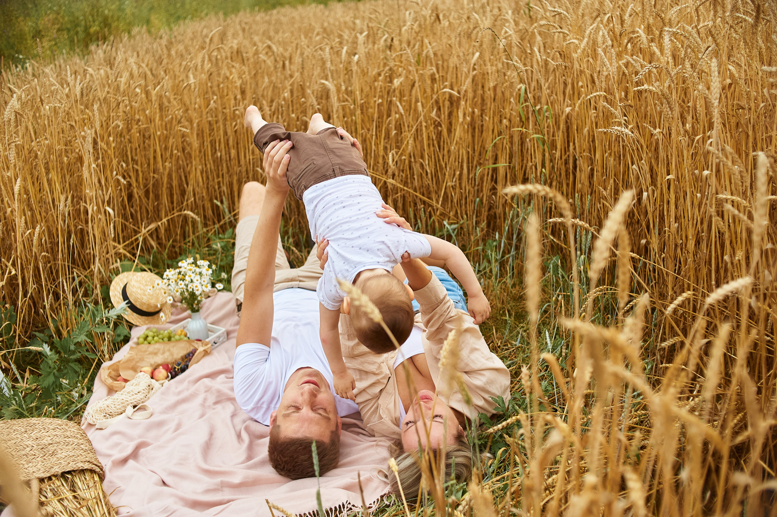 В пшеничном поле. Семейный и детский фотограф в г. Ногинске Ангелина Хасанова