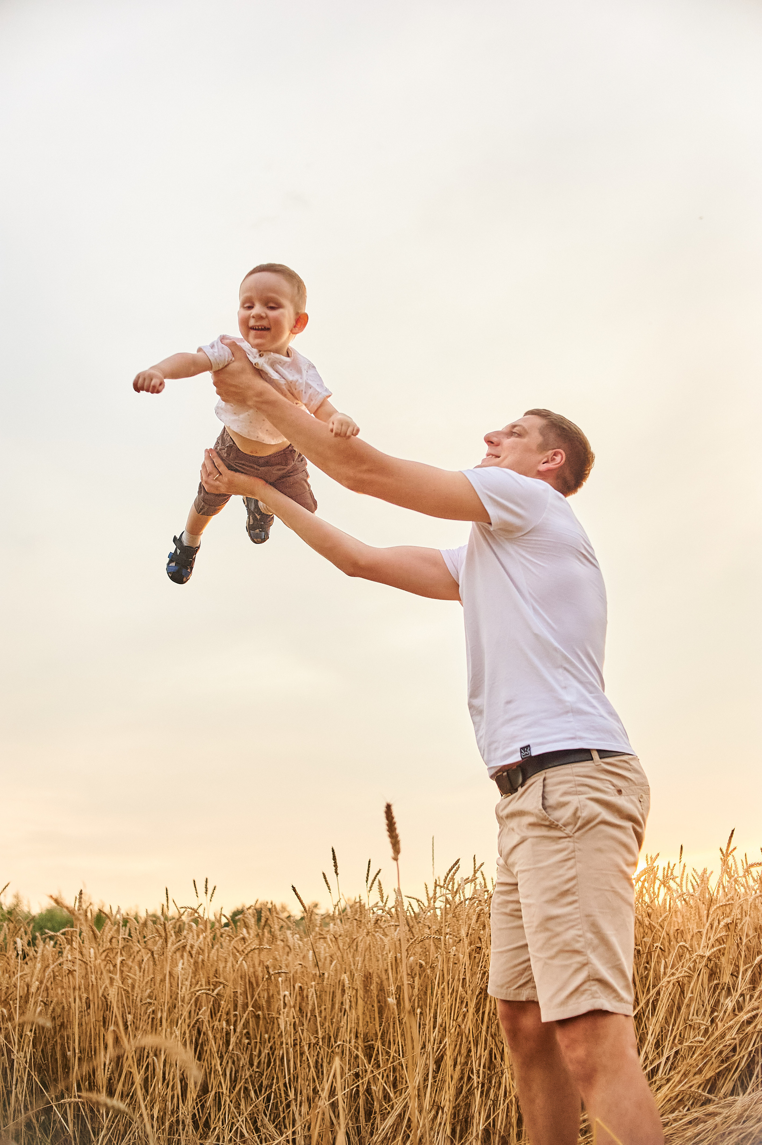 В пшеничном поле. Семейный и детский фотограф в г. Ногинске Ангелина Хасанова