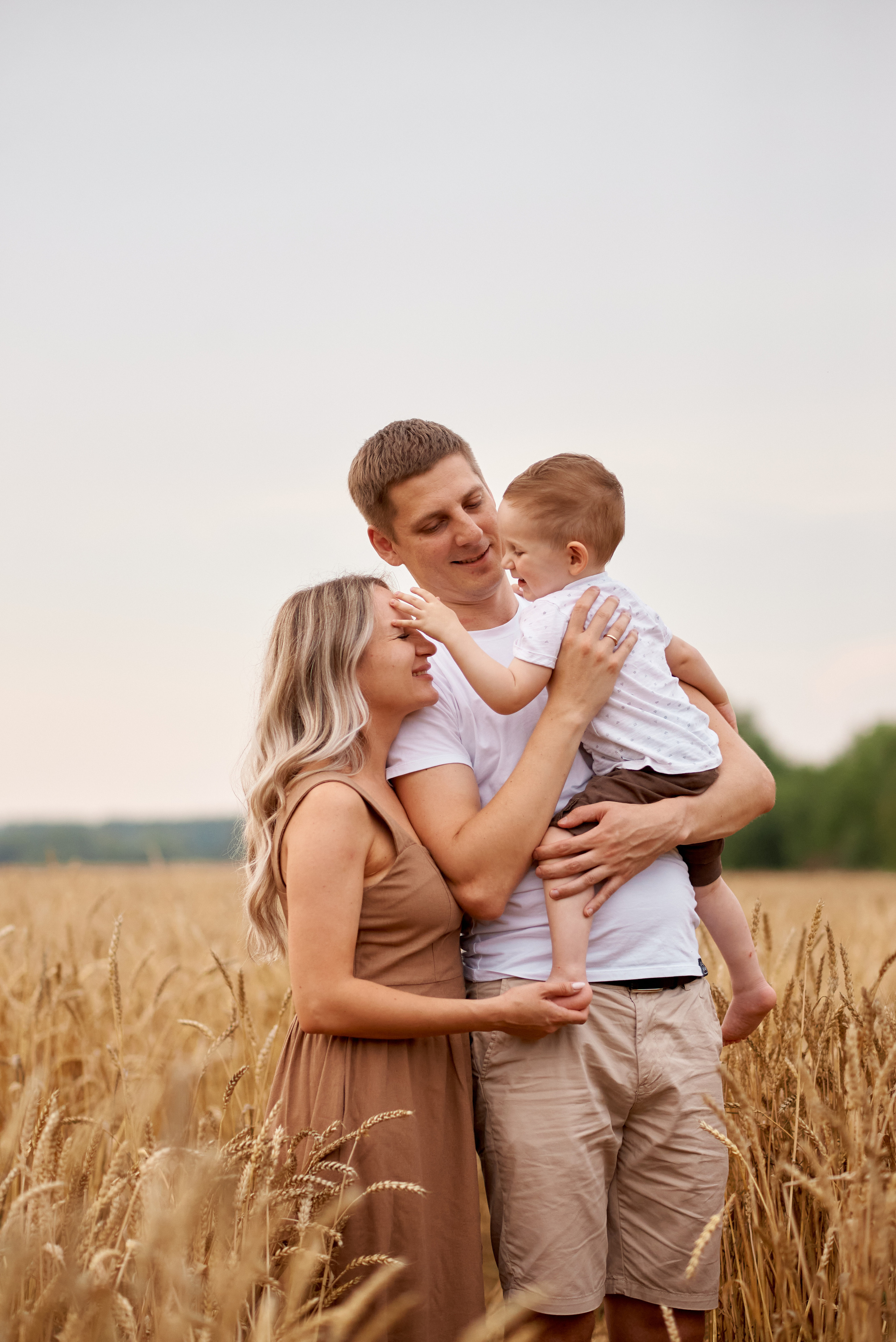 В пшеничном поле. Семейный и детский фотограф в г. Ногинске Ангелина Хасанова