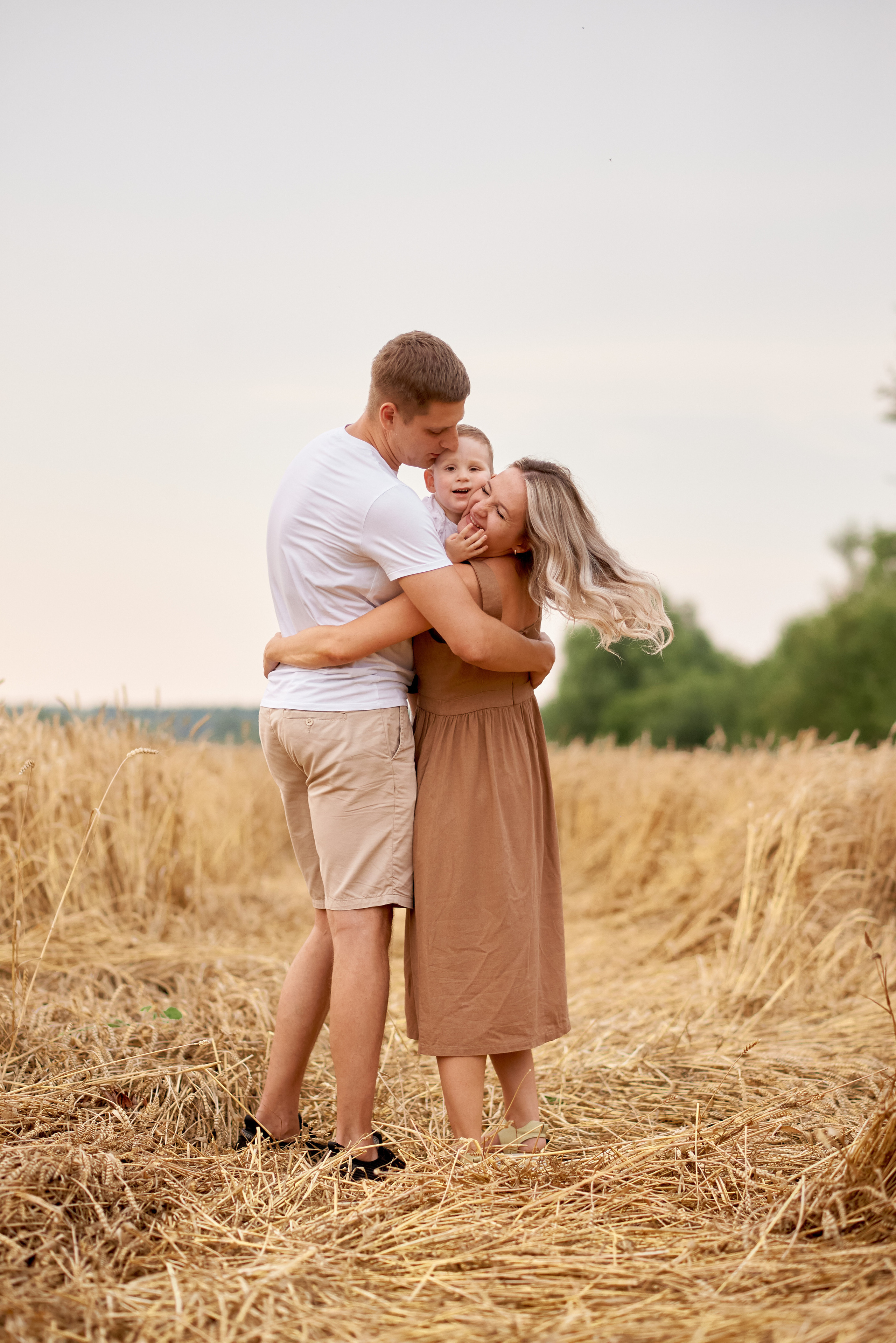 В пшеничном поле. Семейный и детский фотограф в г. Ногинске Ангелина Хасанова