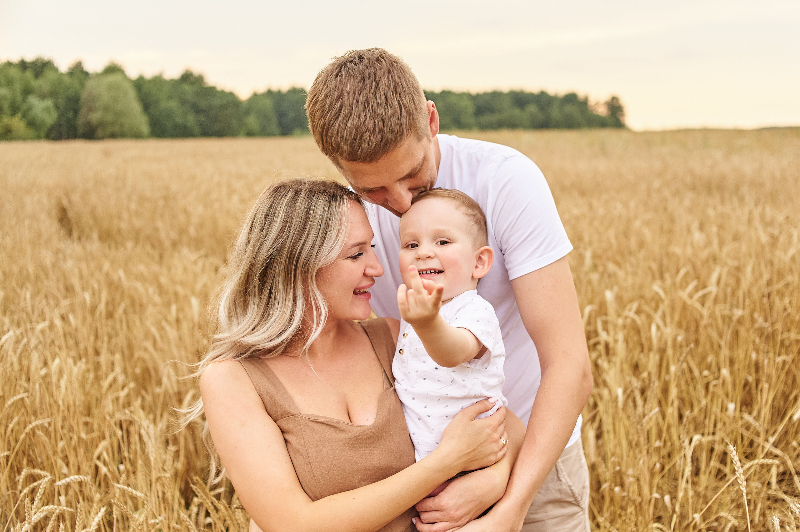 В пшеничном поле. Семейный и детский фотограф в г. Ногинске Ангелина Хасанова
