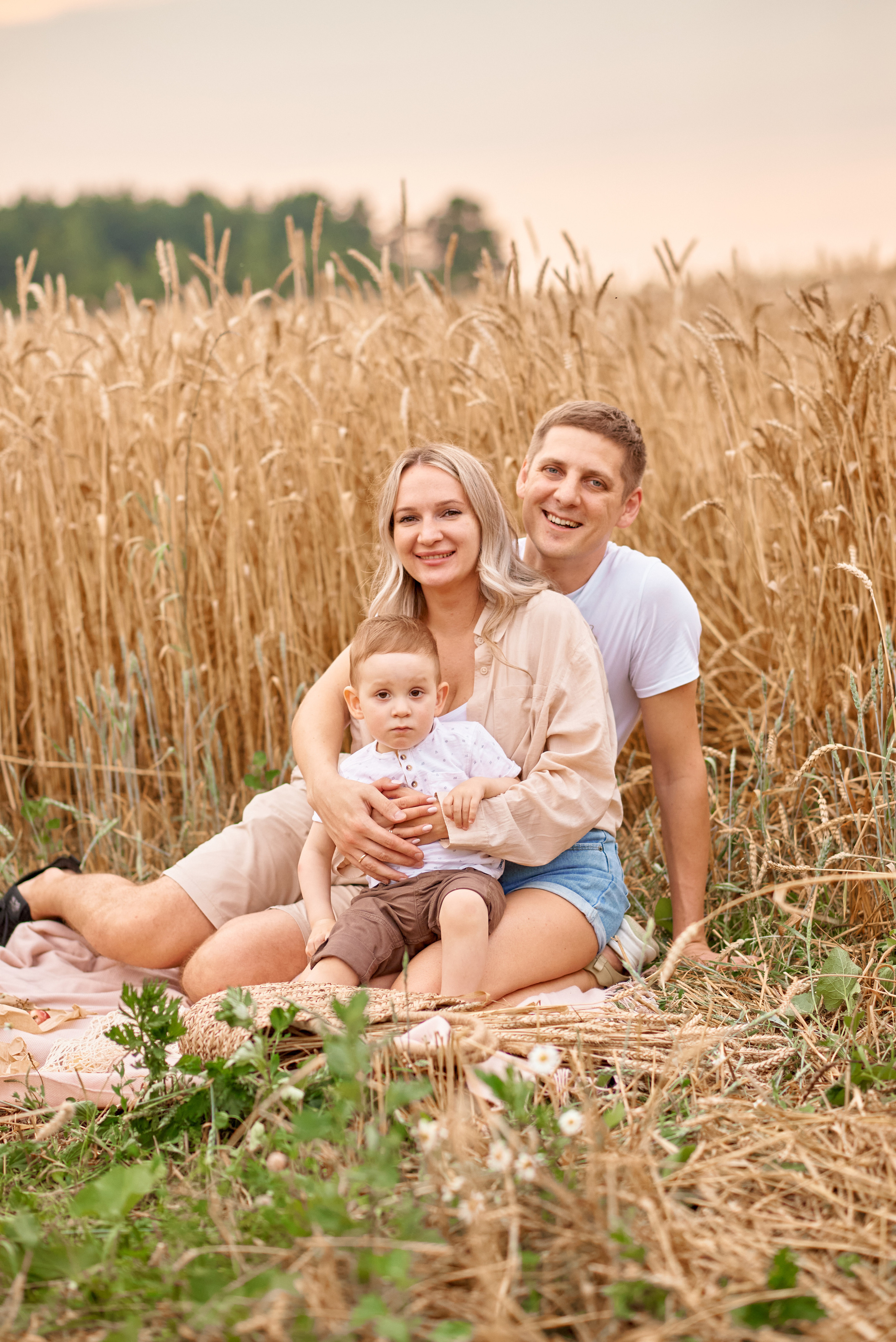 В пшеничном поле. Семейный и детский фотограф в г. Ногинске Ангелина Хасанова
