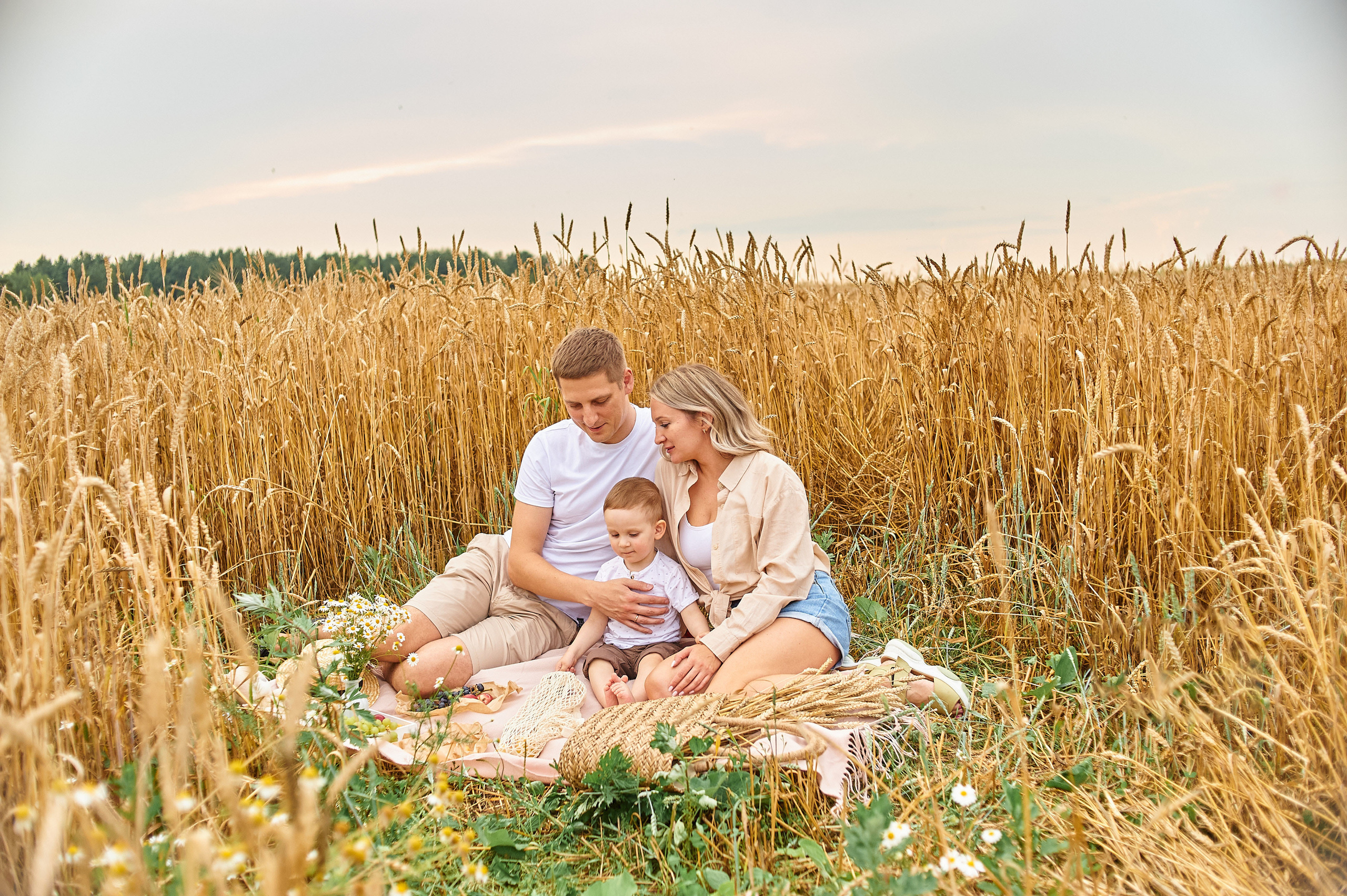 В пшеничном поле. Семейный и детский фотограф в г. Ногинске Ангелина Хасанова