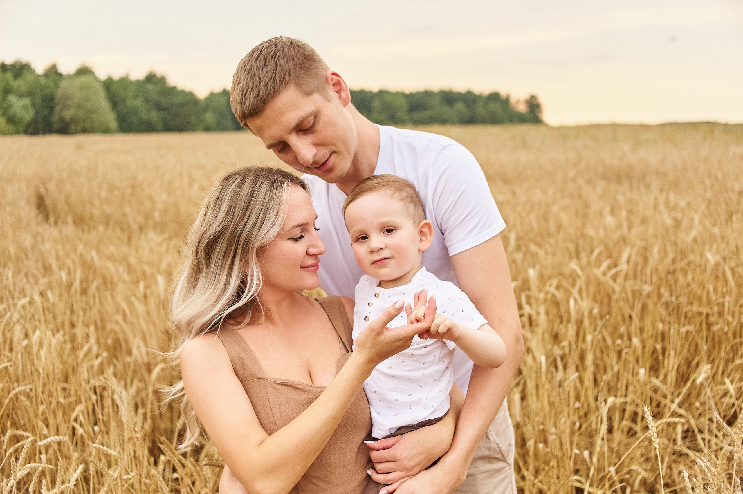В пшеничном поле. Семейный и детский фотограф в г. Ногинске Ангелина Хасанова