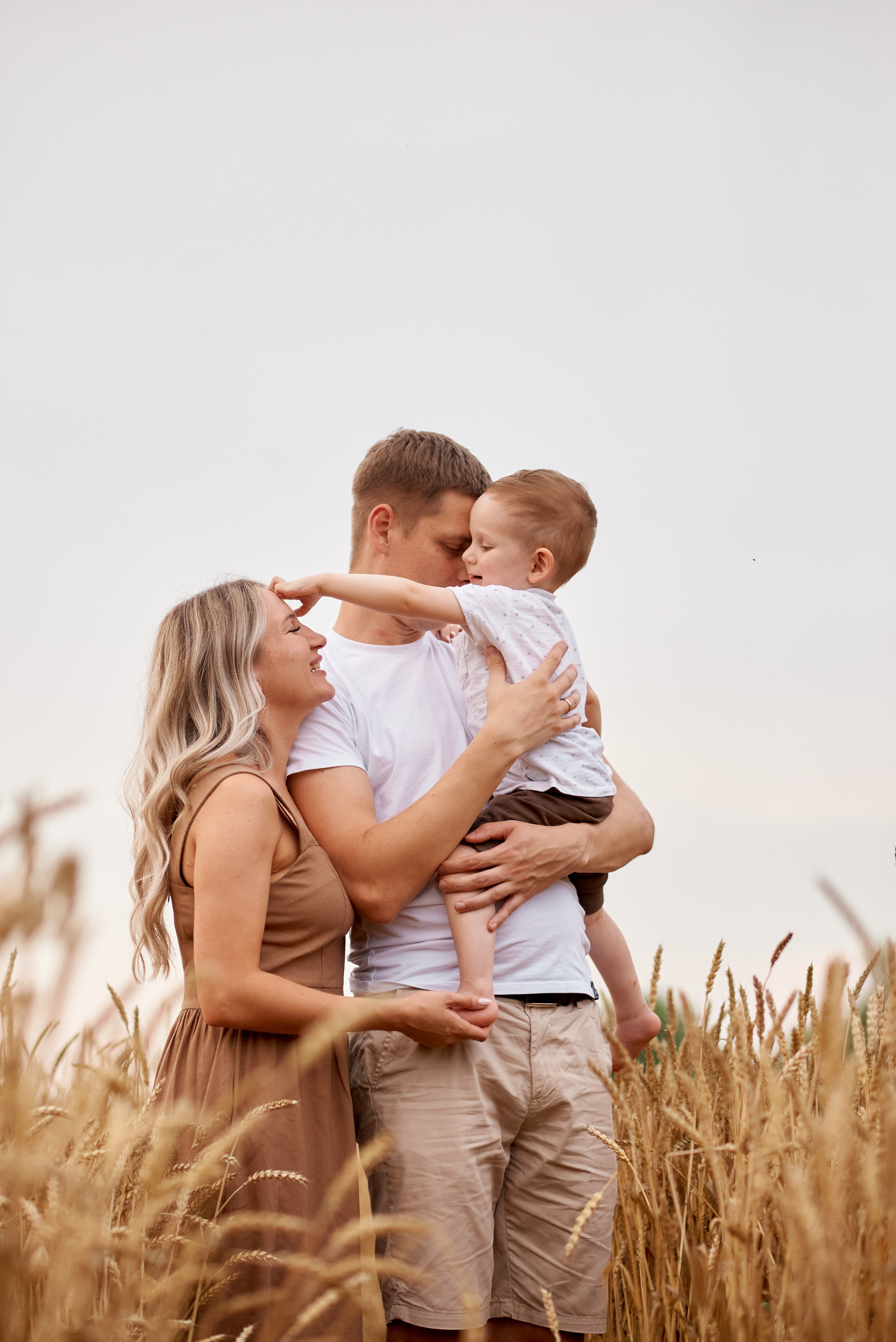 В пшеничном поле. Семейный и детский фотограф в г. Ногинске Ангелина Хасанова