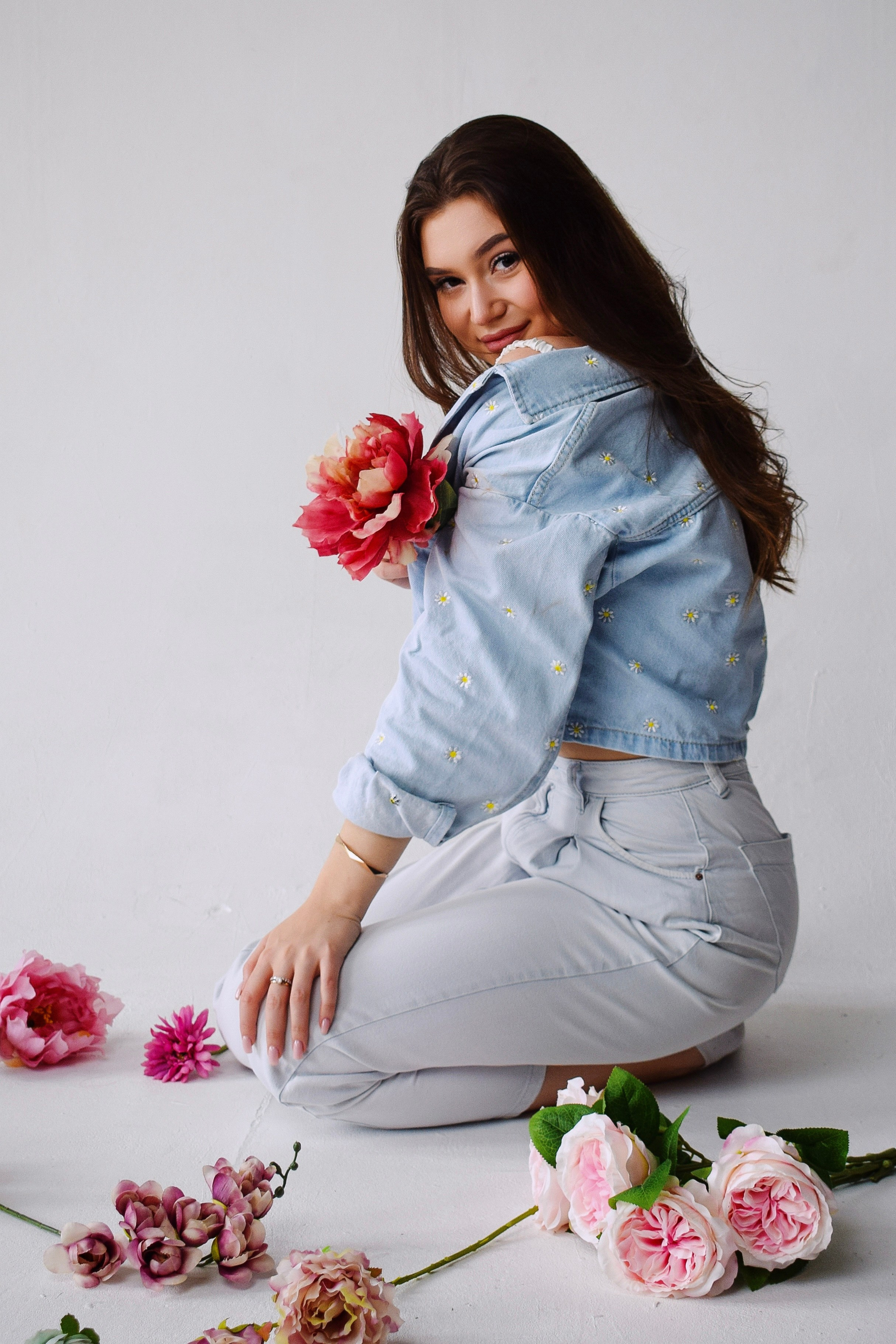 С ЦВЕТАМИ. Фотограф Эльмира Файзуллина
