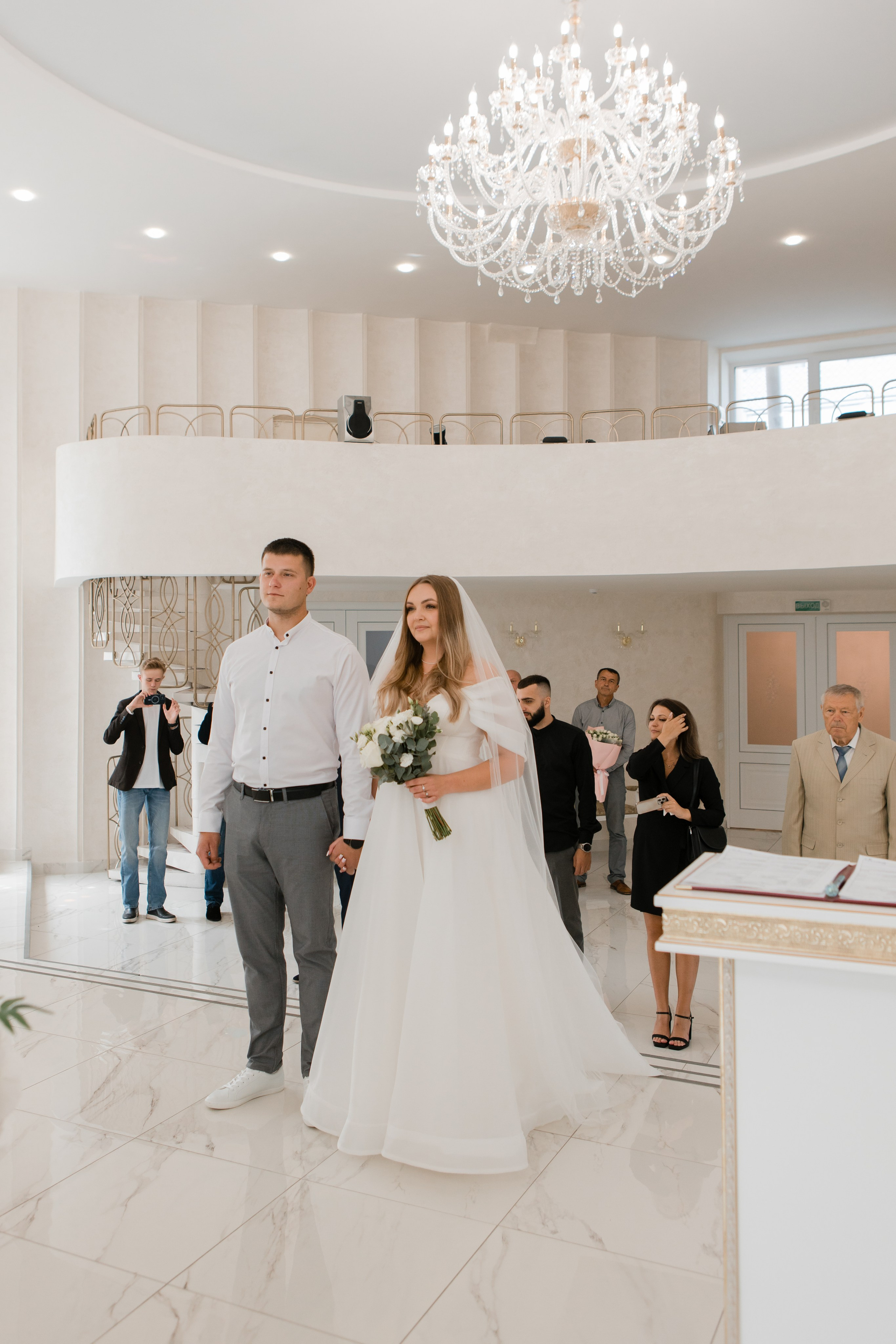 Отдел ЗАГС Администрации Фрунзенского района. Видеосъемка и фотосъемка свадеб. Фотограф и оператор на свадьбу. Видеосъемка подкастов, собственная видео-фотостудии. Предметная фотосъемка