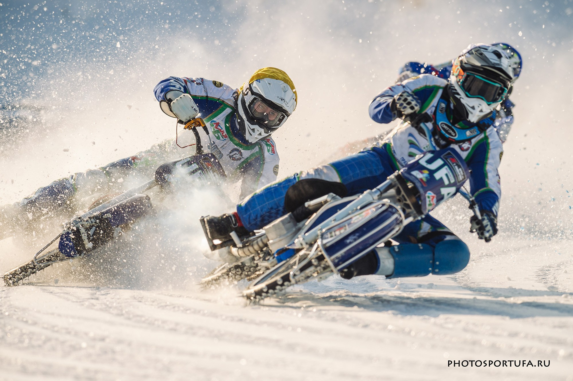 Мотогонку на льду. Спортивный фотограф в Уфе Евгений Буров
