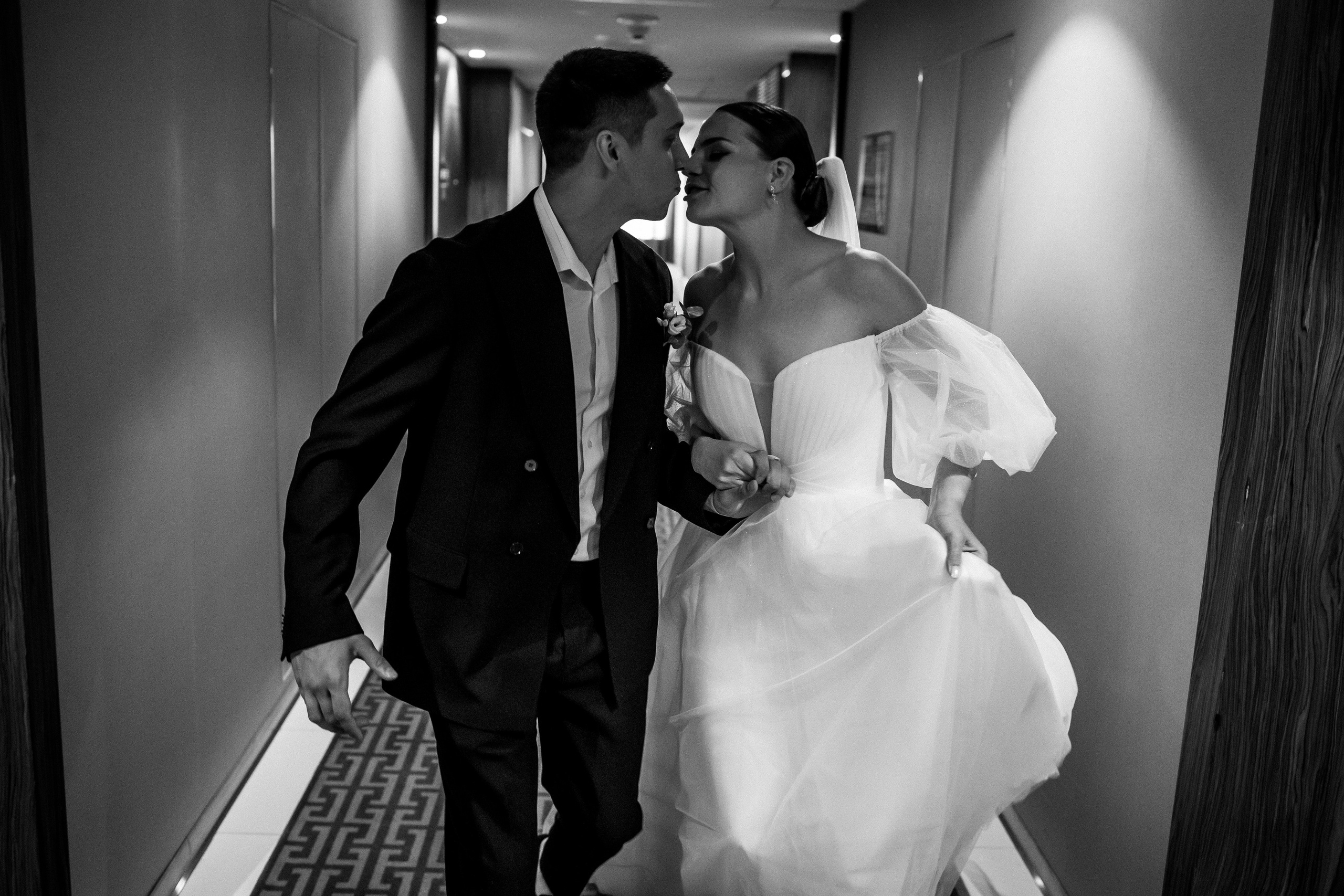 Vlad & Nadya (Saint-Petersburg, Russia). Destination wedding photographer Peter Letu