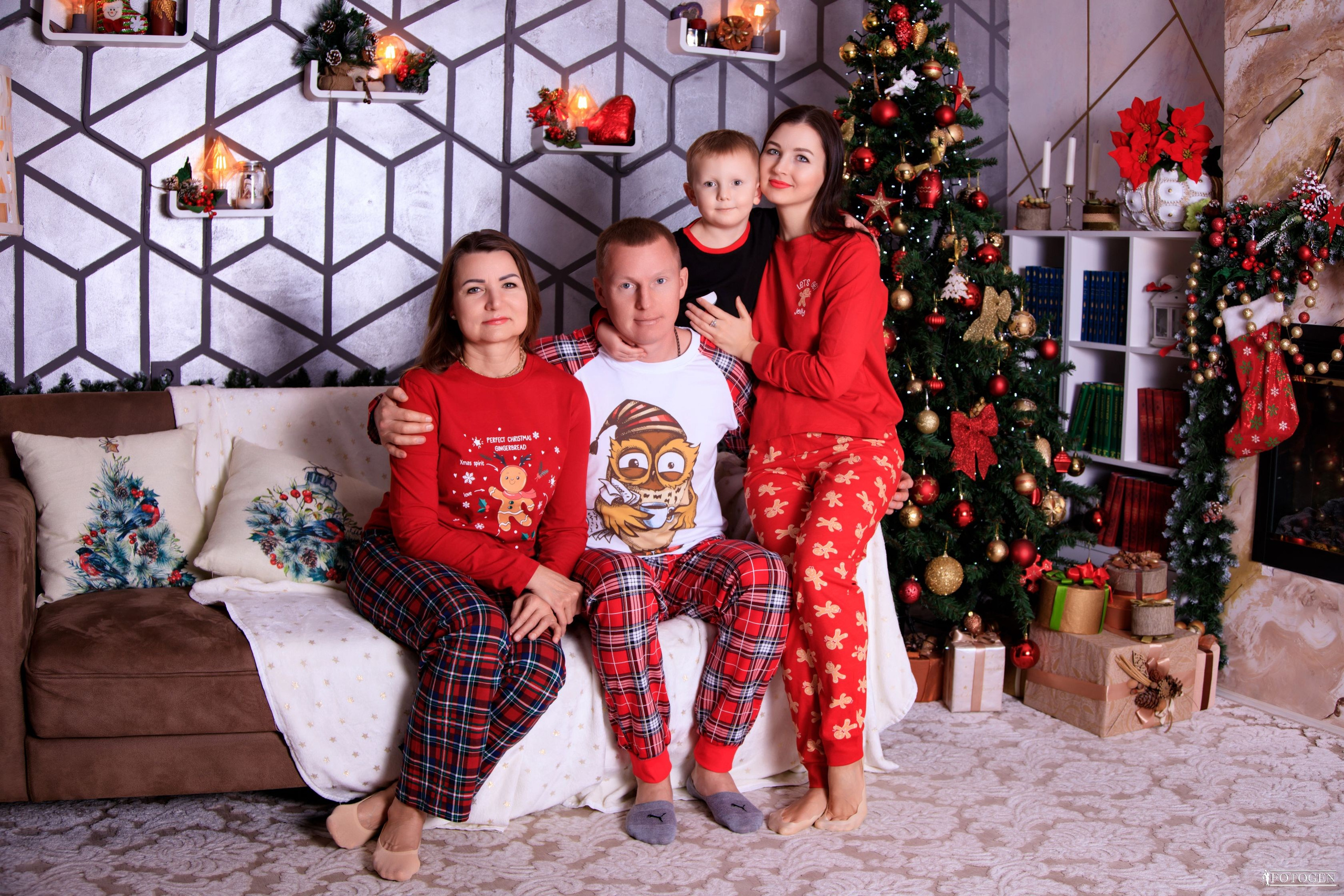Портфолио больших семей: Единство и радость в новогодних интерьерах. Интерьерная фотостудия FOTOGEN г. Краснодар