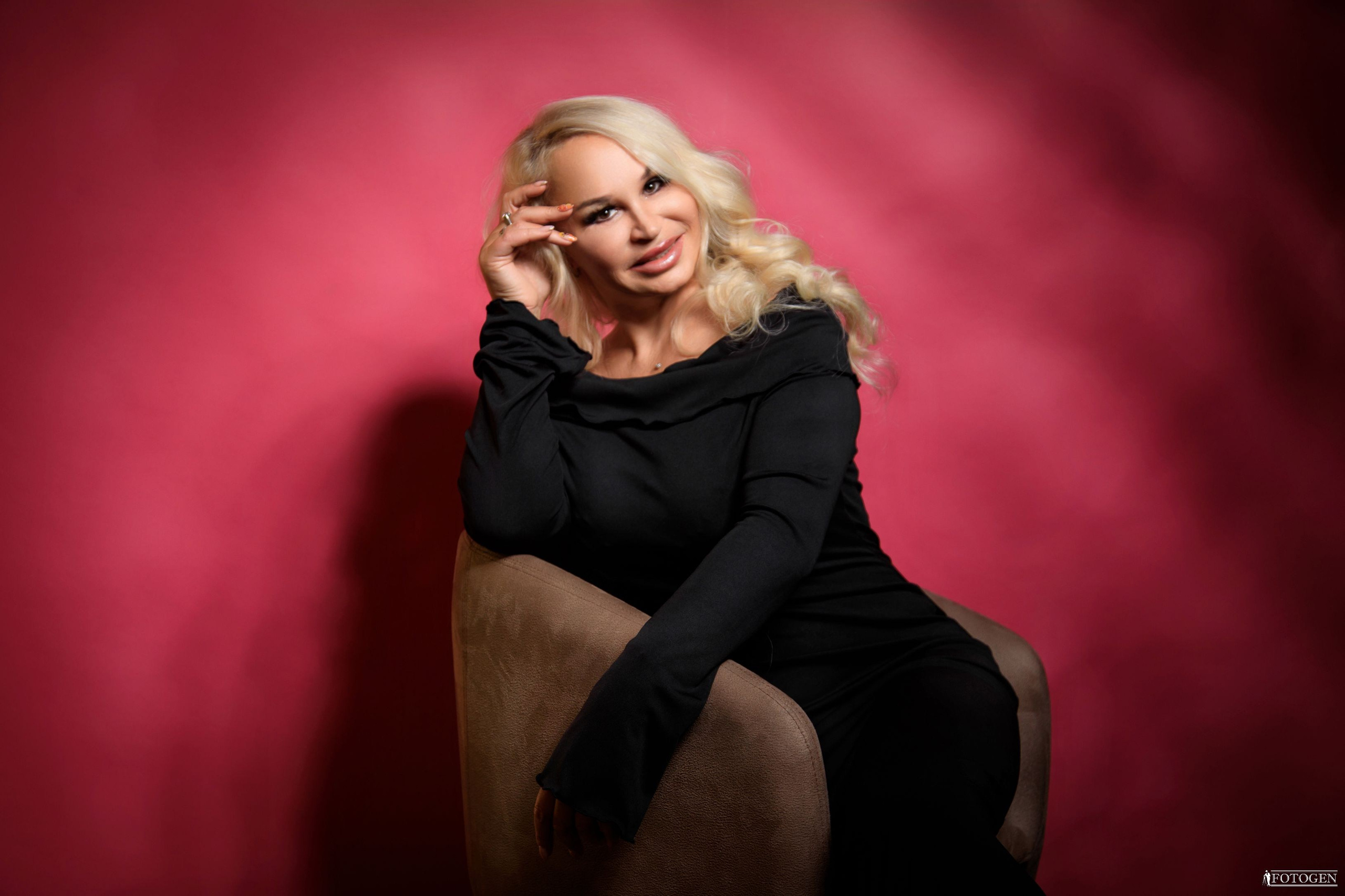 Очарование зрелости: Фотосессии в студии Fotogen. Интерьерная фотостудия FOTOGEN г. Краснодар
