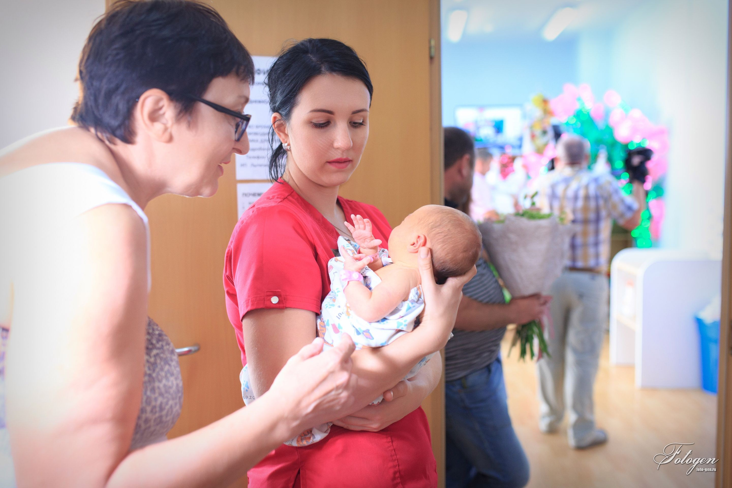 Фотосессия выписки из роддома в Краснодаре | Портфолио Fotogen. Интерьерная фотостудия FOTOGEN г. Краснодар
