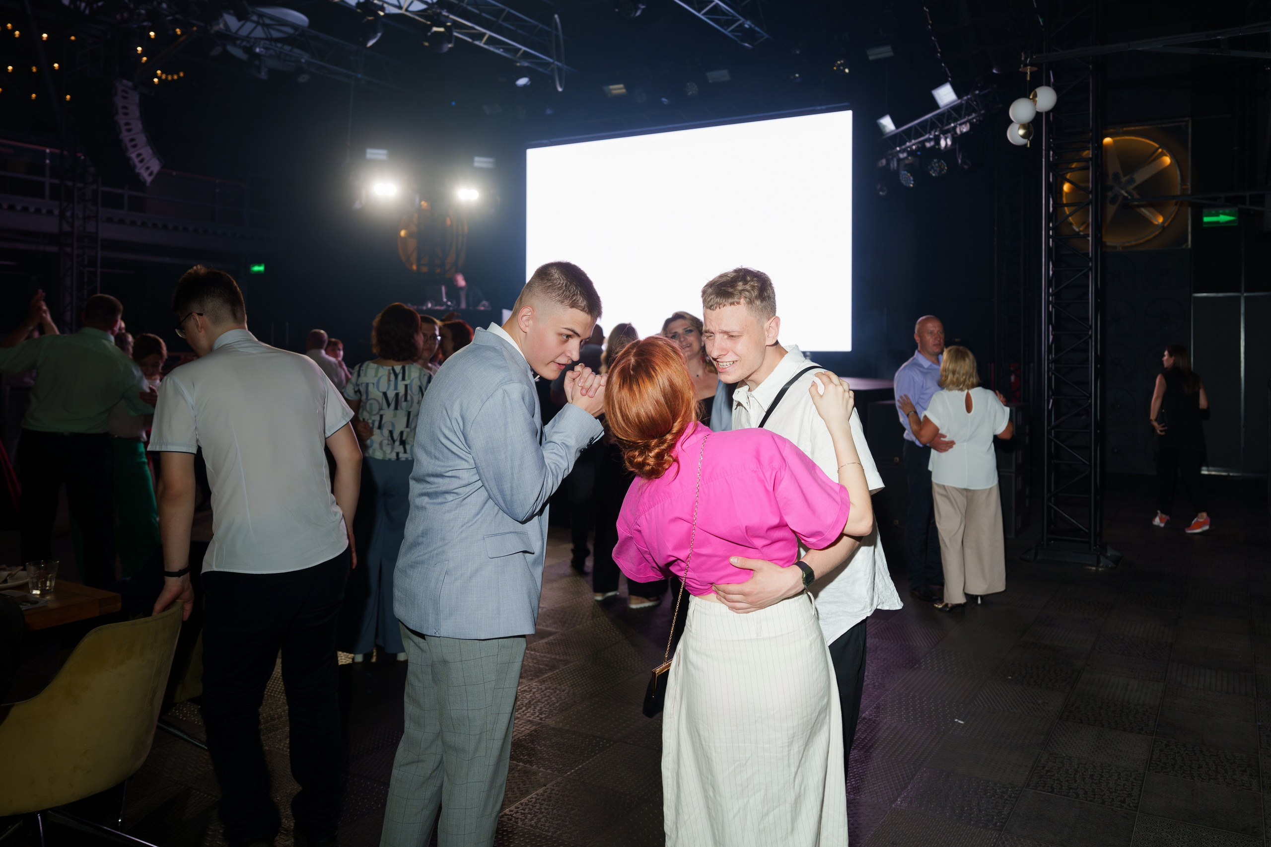 Выпускной лицея 27 (вечеринка). Свадебный и репортажный фотограф Элина Козырьянова