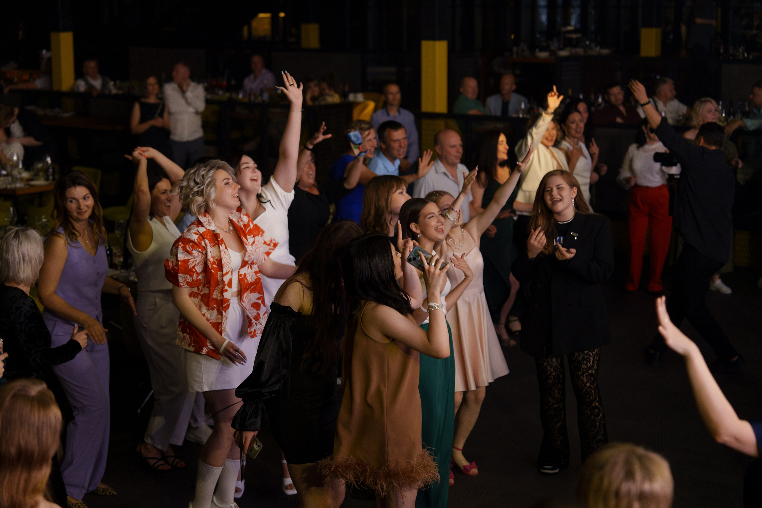 Выпускной Гимназия 7. Свадебный и репортажный фотограф Элина Козырьянова