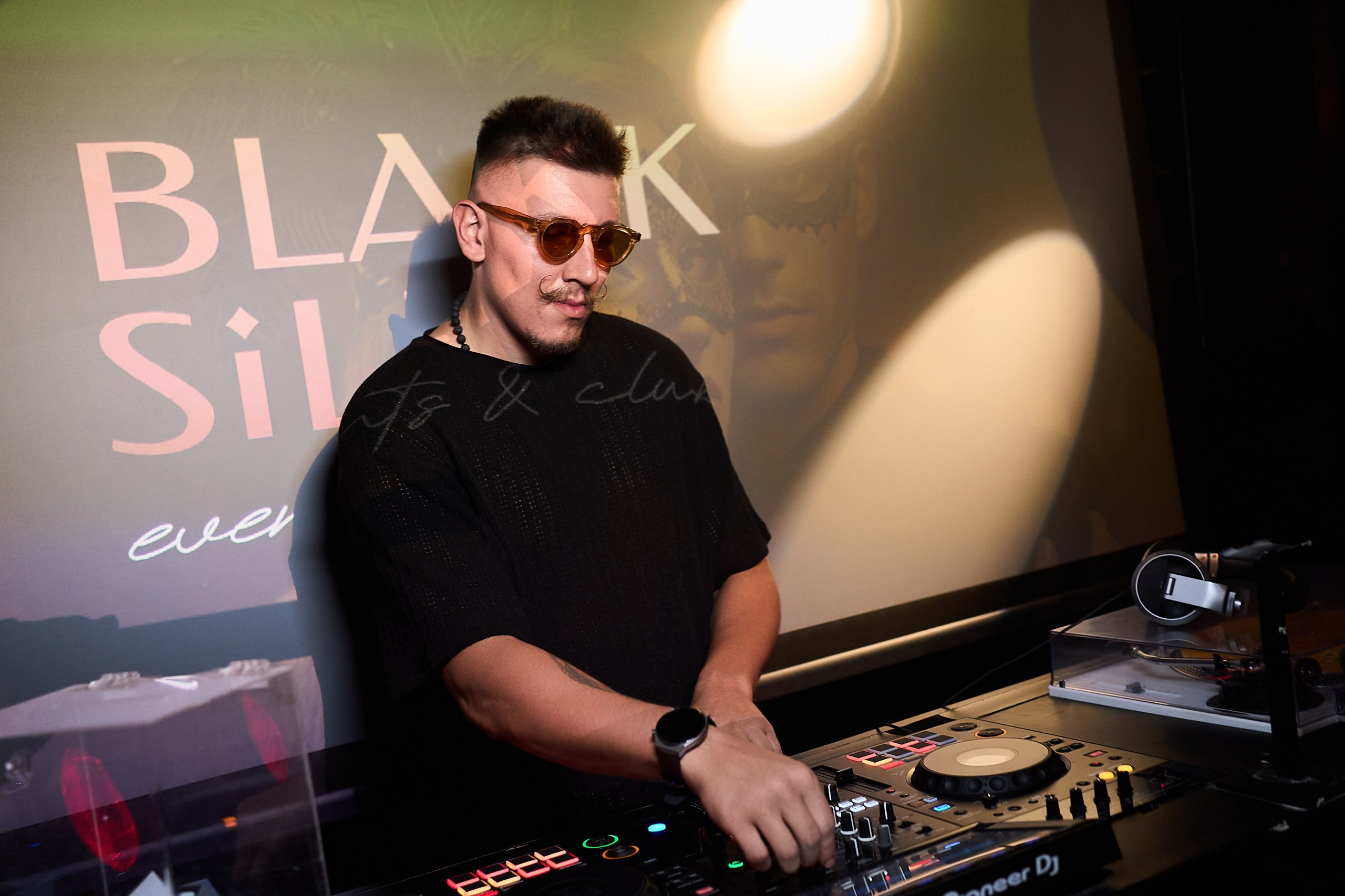 Black silk. Главная