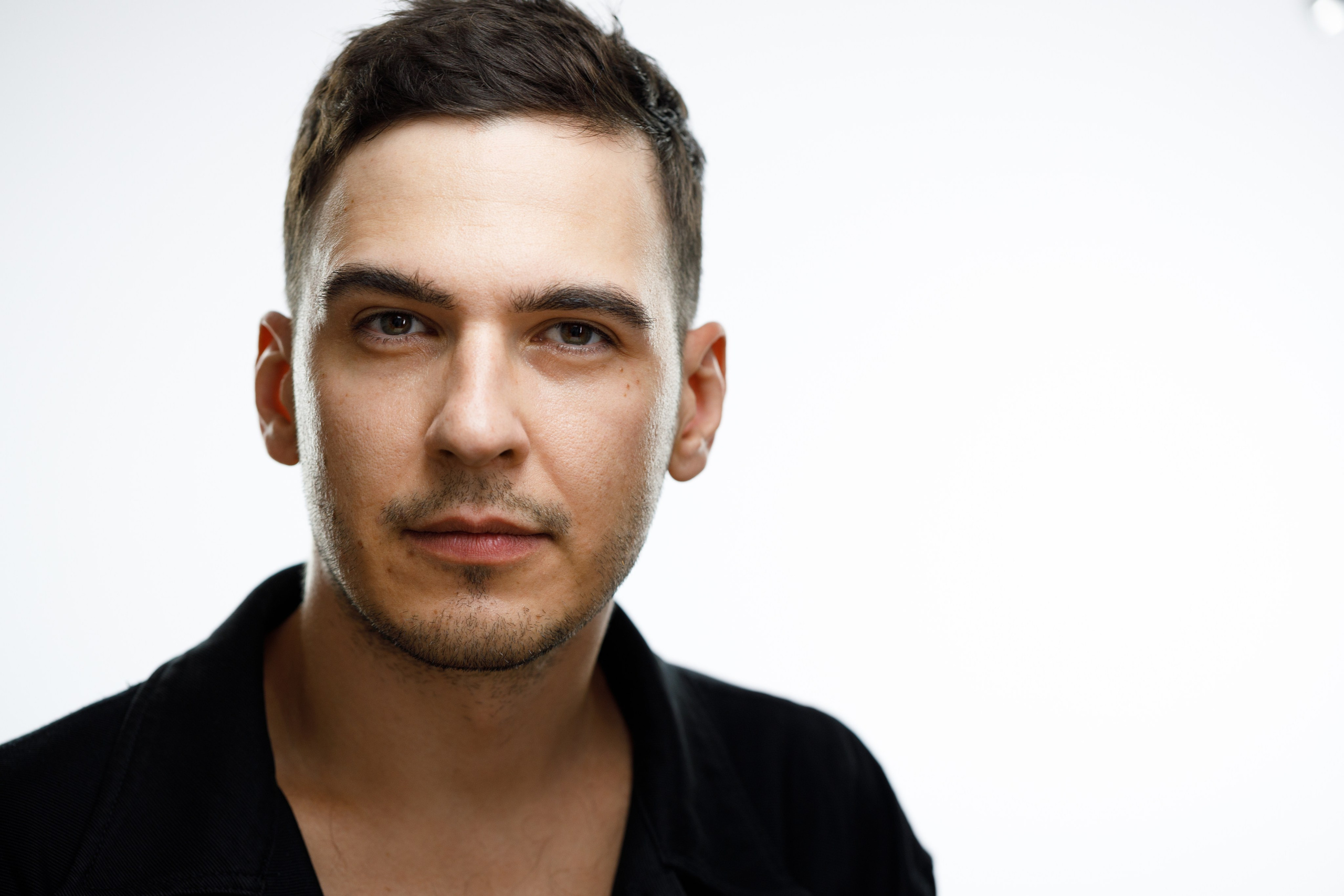 Headshot & portrait session for Arthur. Headshot & portrait photographer Alexei Shendrick