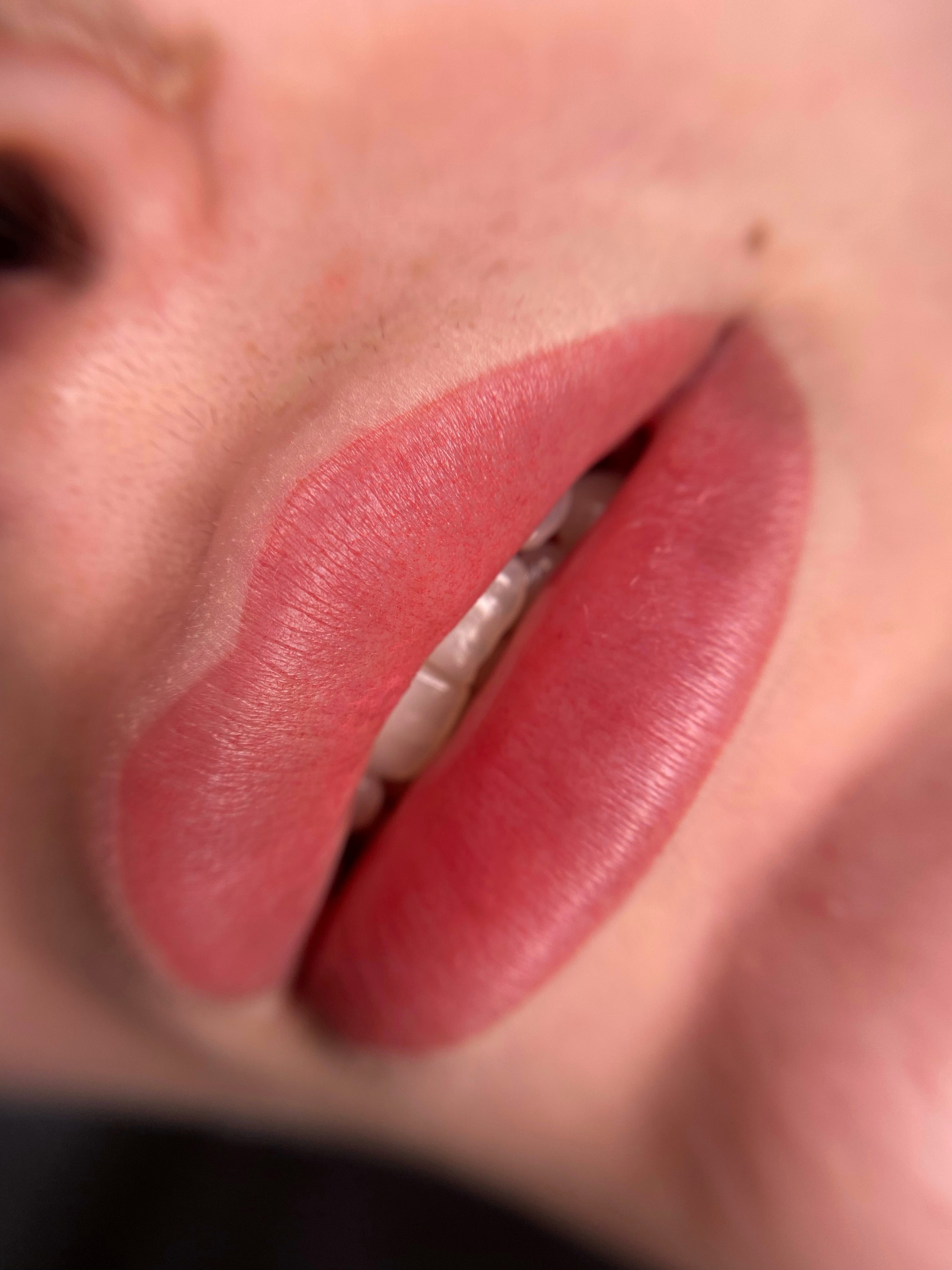 Дарья. Студия перманентного макияжа, косметологии и массажа SYMMETRY в Москве, м. Киевская