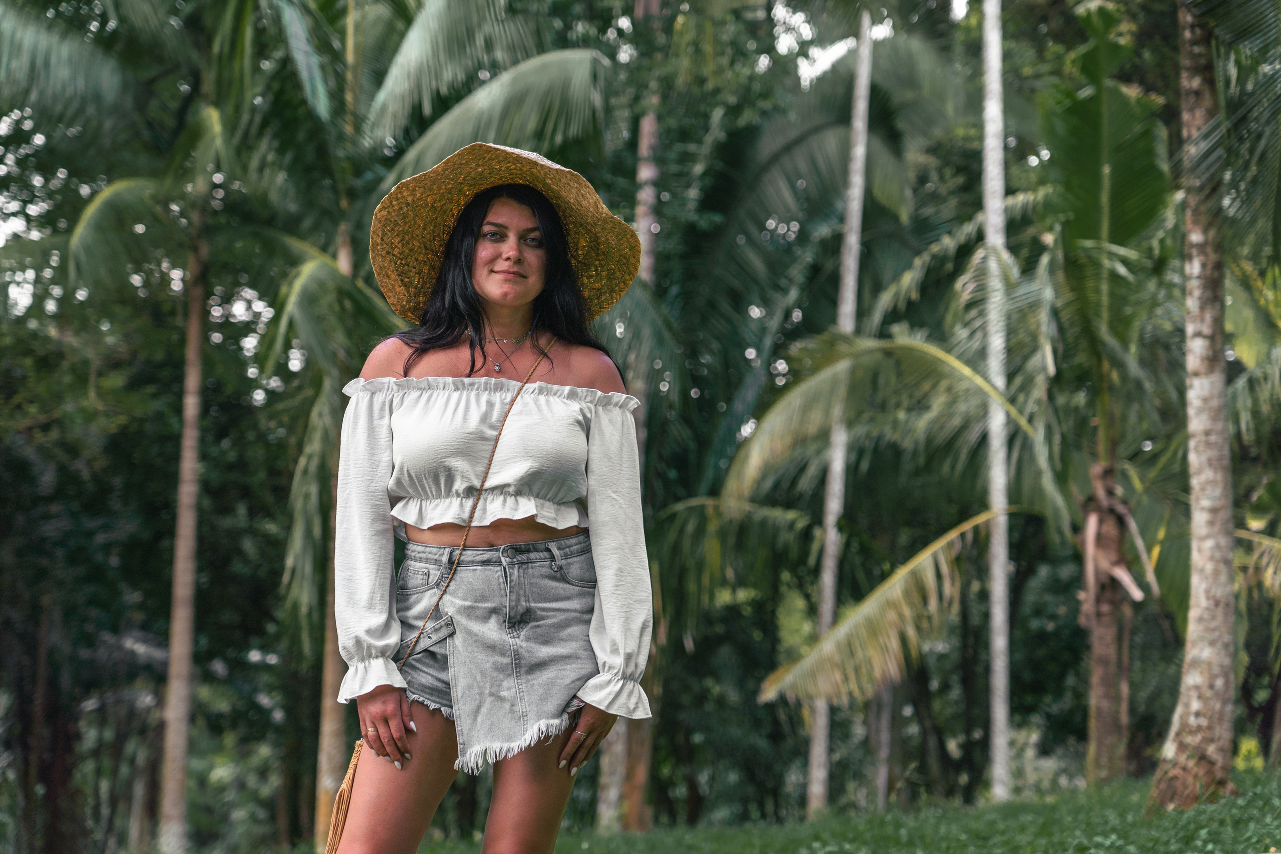 Bathing with elephants in Pinnawala, Botanical Garden