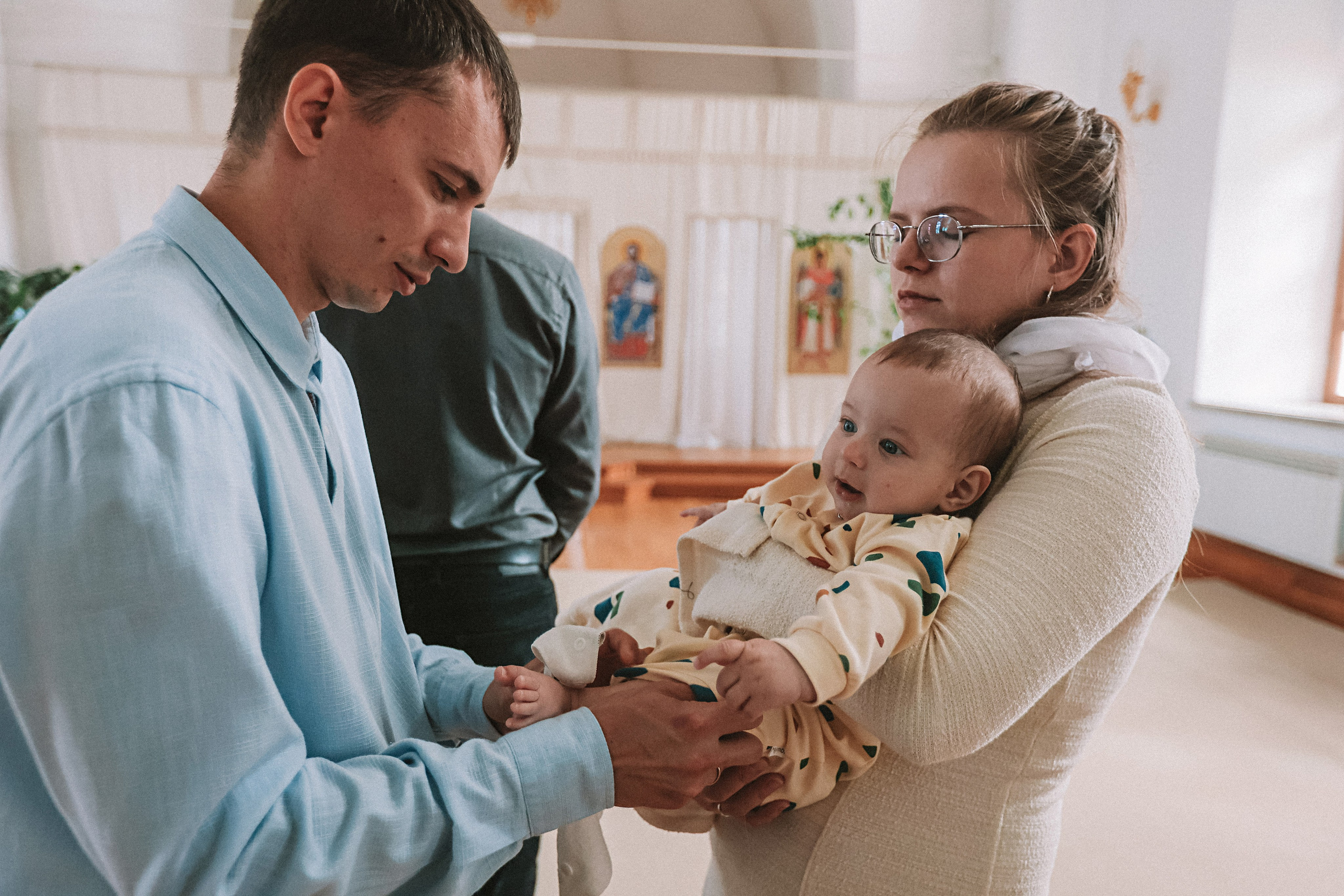 Крещение церковь около моста влюбленных. Семейный фотограф Тюмень, фотограф на роды Салмина Мария