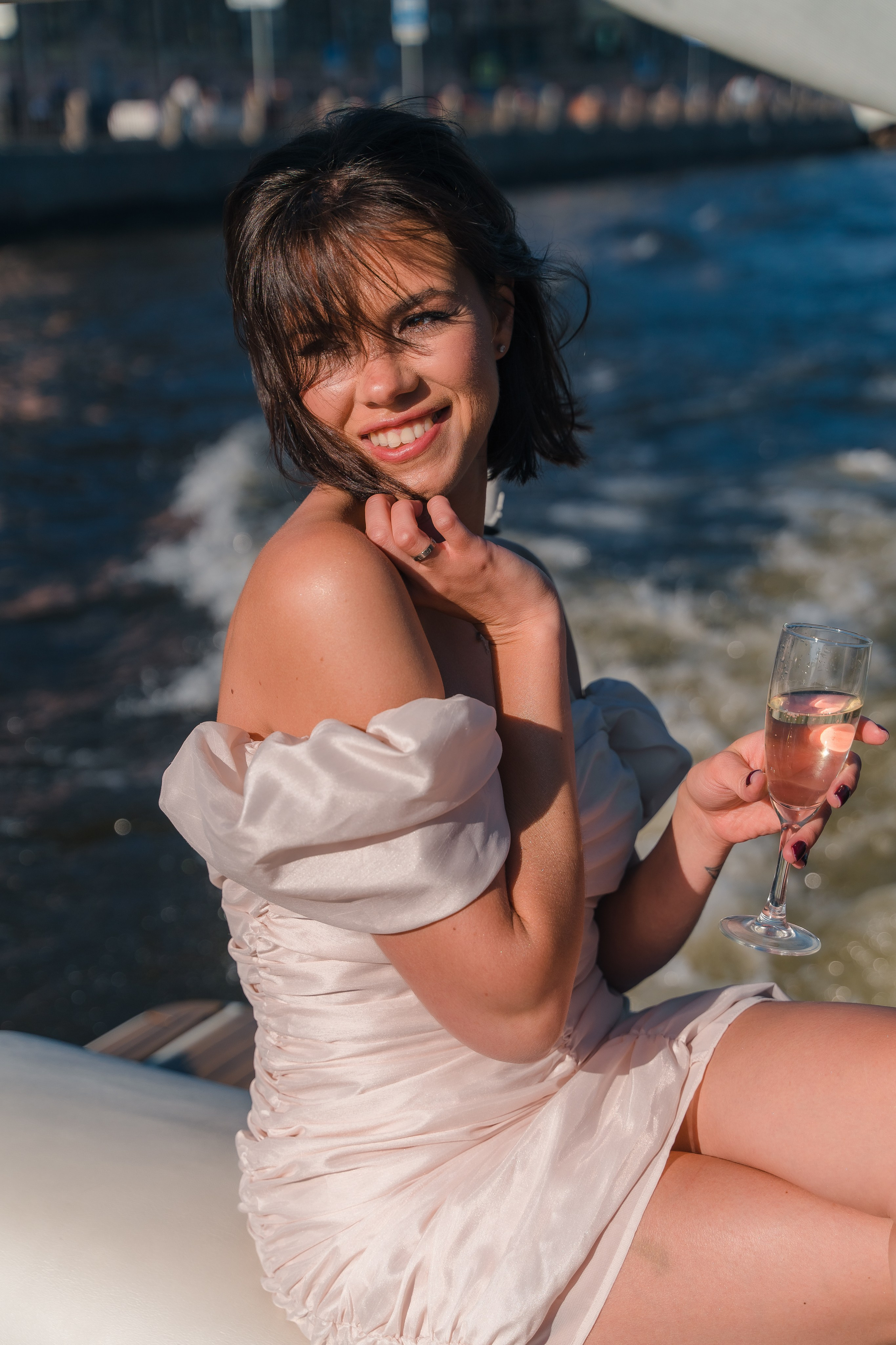 Фотосъемка девичника, встреча девушек, веселые женские портреты