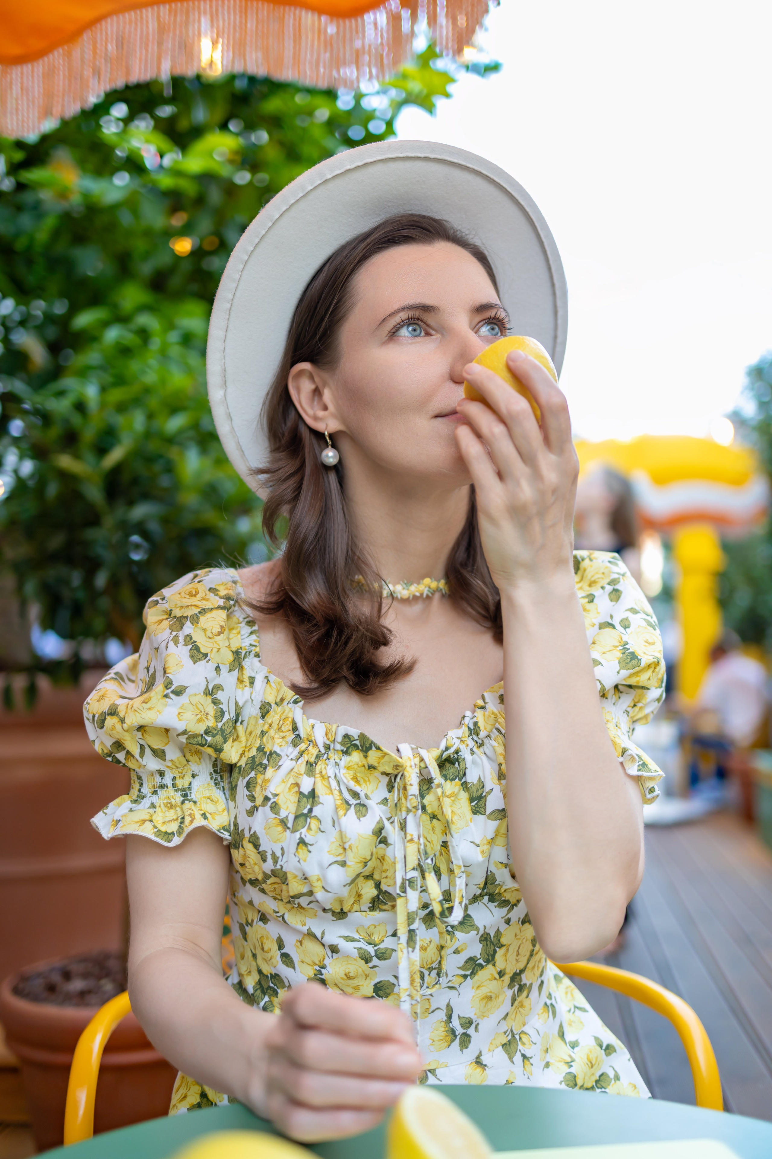 Цитрусовая история: фотосессия с лимонами в Камергерском переулке. Репортажный, семейный и студийный фотограф в Москве Демин Алексей