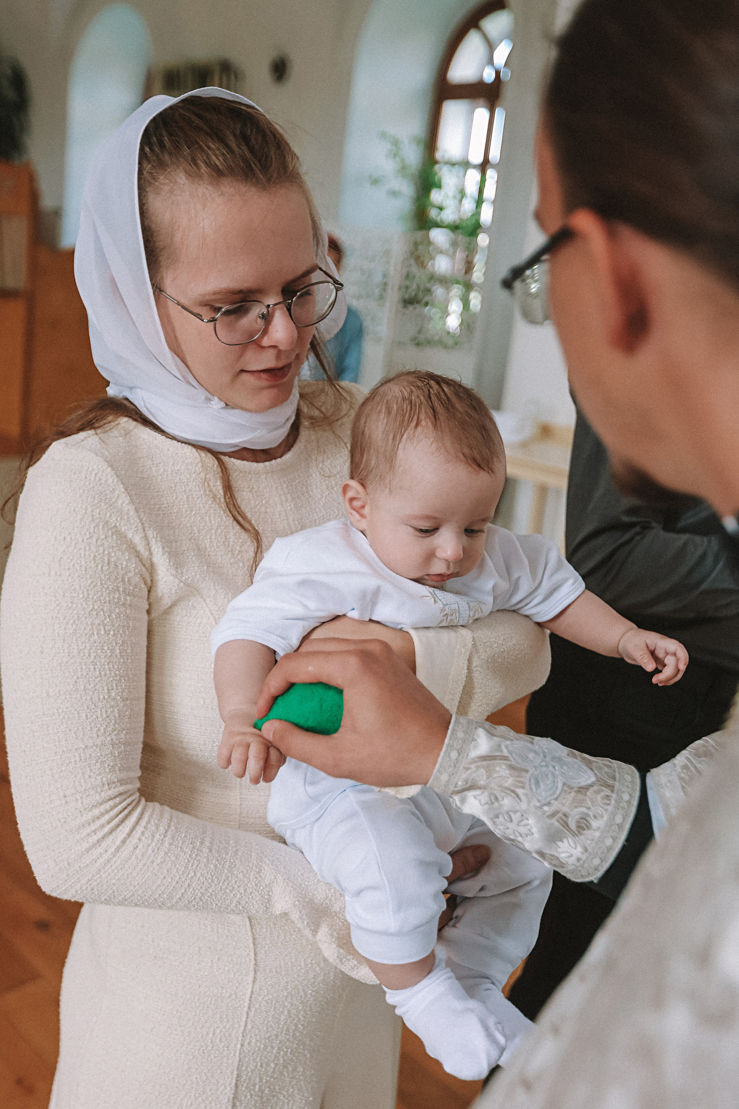 Крещение церковь около моста влюбленных. Семейный фотограф Тюмень, фотограф на роды Салмина Мария