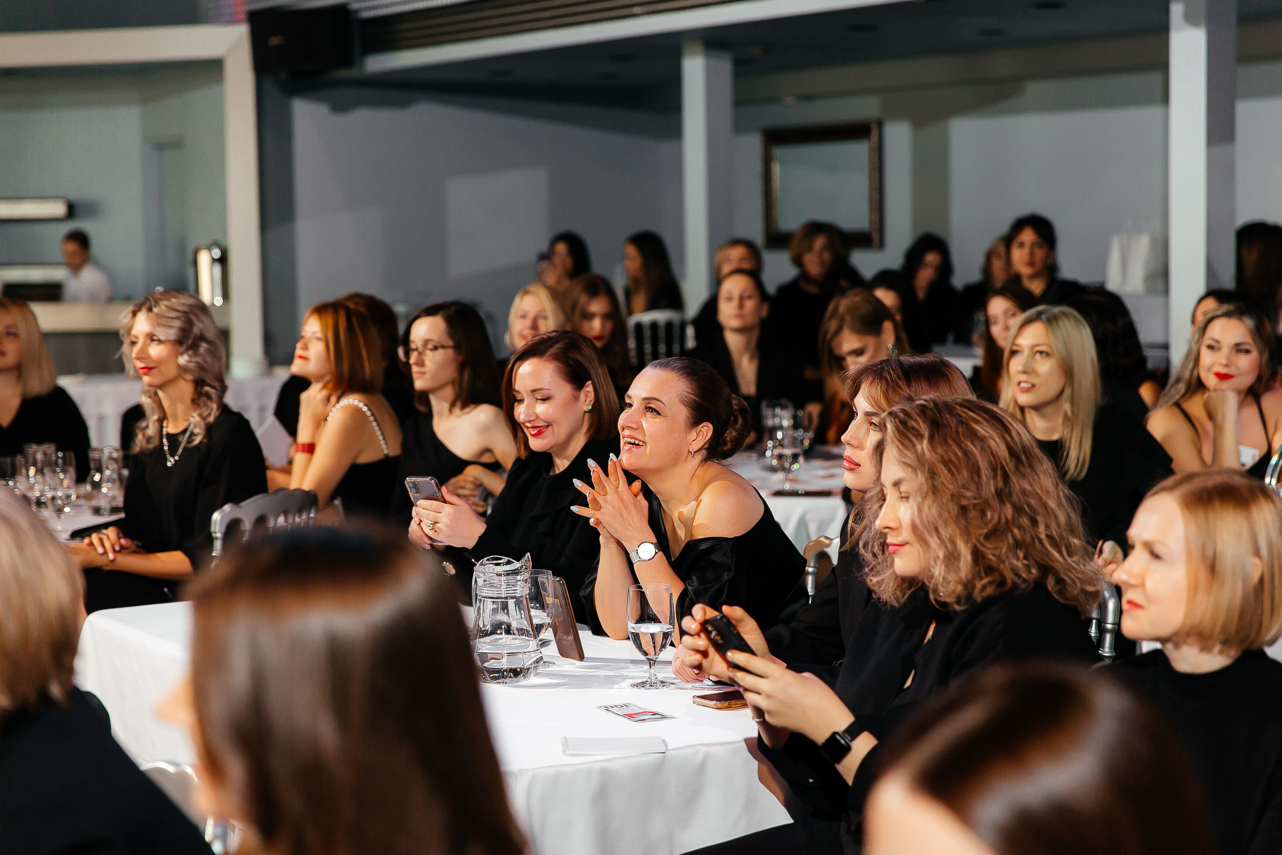 Фотозона+выступление спикеров. Фотограф в Красноярске Надежда Воскресенская