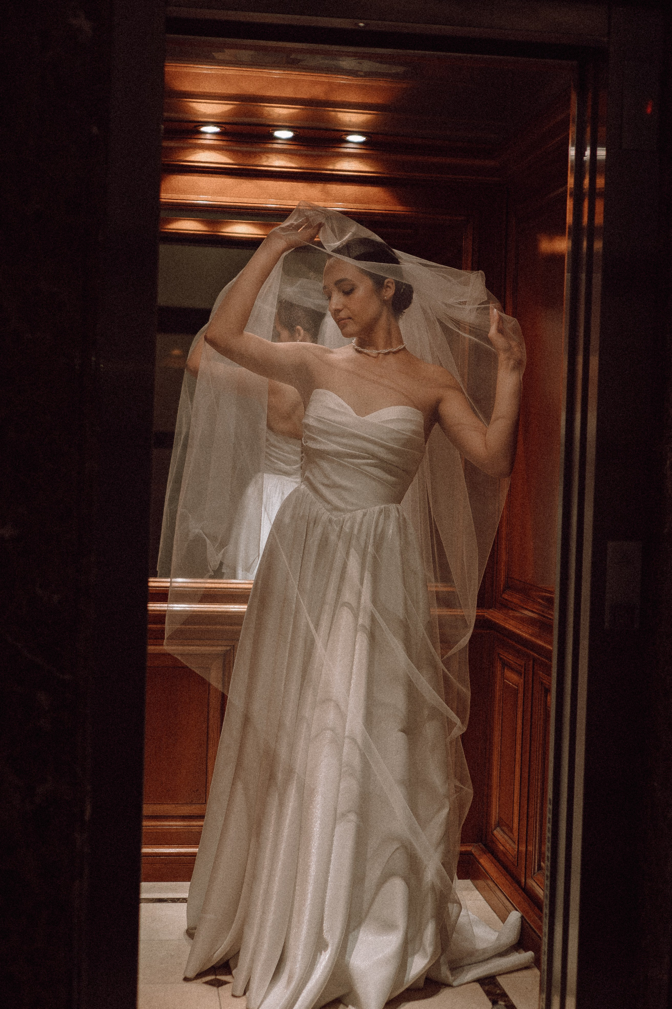 СВАДЕБНАЯ ПРОГУЛКА В САНТК-ПЕТЕРБУРГЕ (ИСАКИЕВСКИЙ СОБОР, ЗИМНЯЯ КАНАВКА, ЭРМИТАЖ И БОЛЬШАЯ МОРСКАЯ УЛИЦА). Профессиональный фотограф, Санкт-Петербург — Виктория Богомолова