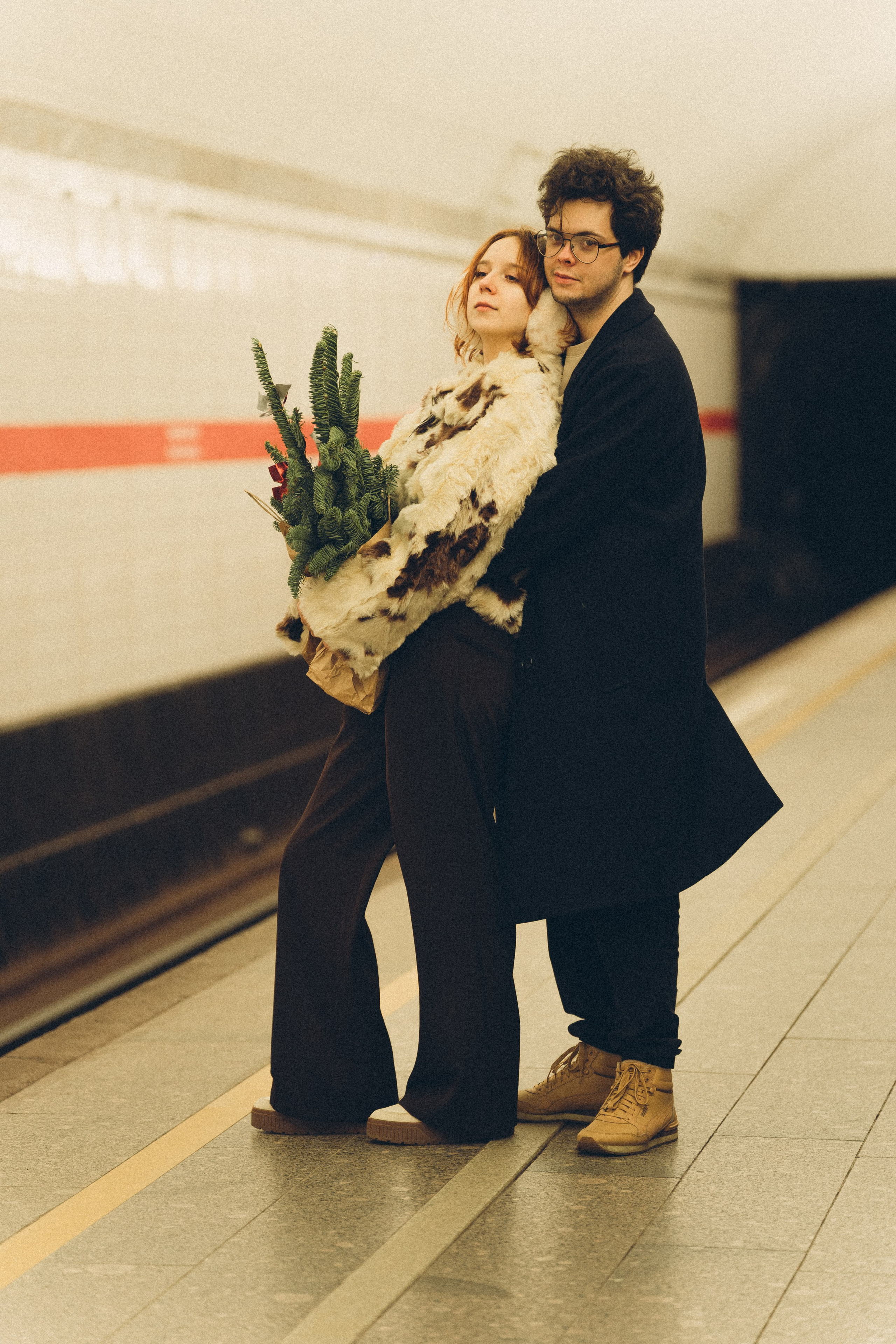 НОВОГОДНЯЯ ФОТОСЕСИИЯ ПАРЫ В МЕТРО ЛЮБОВЬ. Профессиональный фотограф, Санкт-Петербург — Виктория Богомолова