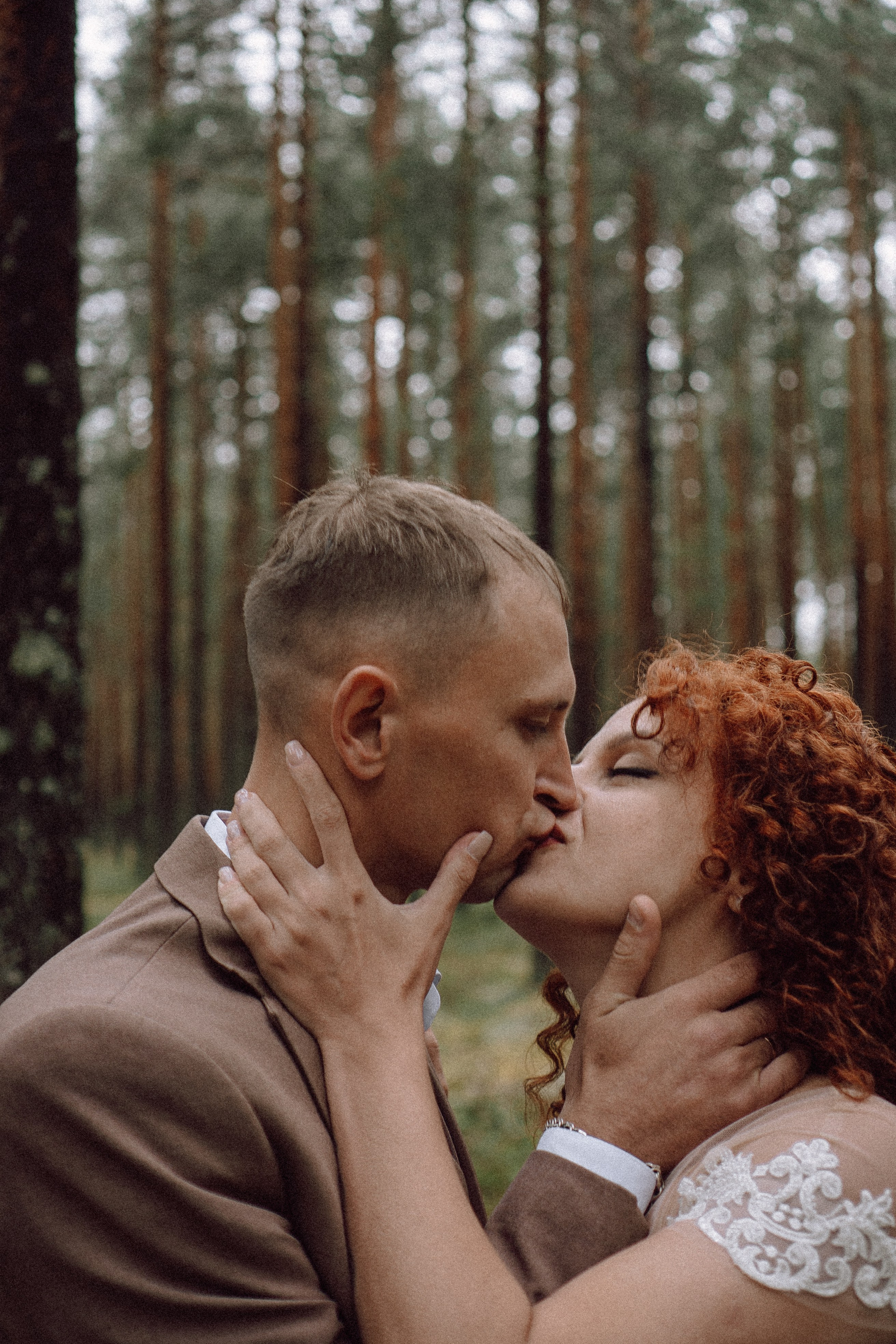 СВАДЕБНАЯ ФОТОСЕССИИЯ ПАРЫ В ГОРОДЕ ПРИОЗЕРСК В СОСНОВОМ ЛЕСУ И С ПИКАПОМ. Профессиональный фотограф, Санкт-Петербург — Виктория Богомолова
