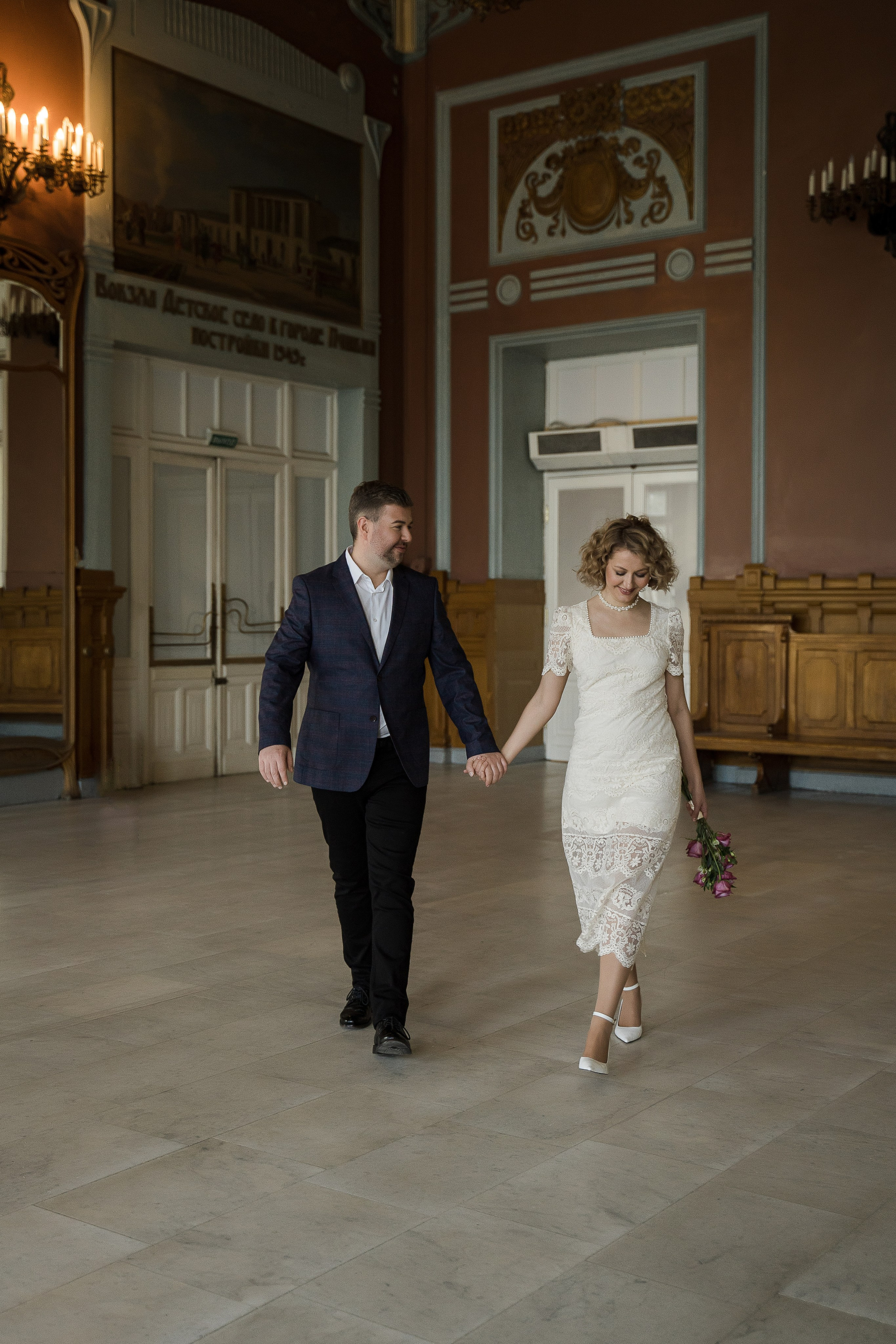 Свадебная фотосессия на Витебском вокзале. Свадебный и семейный фотограф в Пушкине и Санкт-Петербурге Мария Филиппова