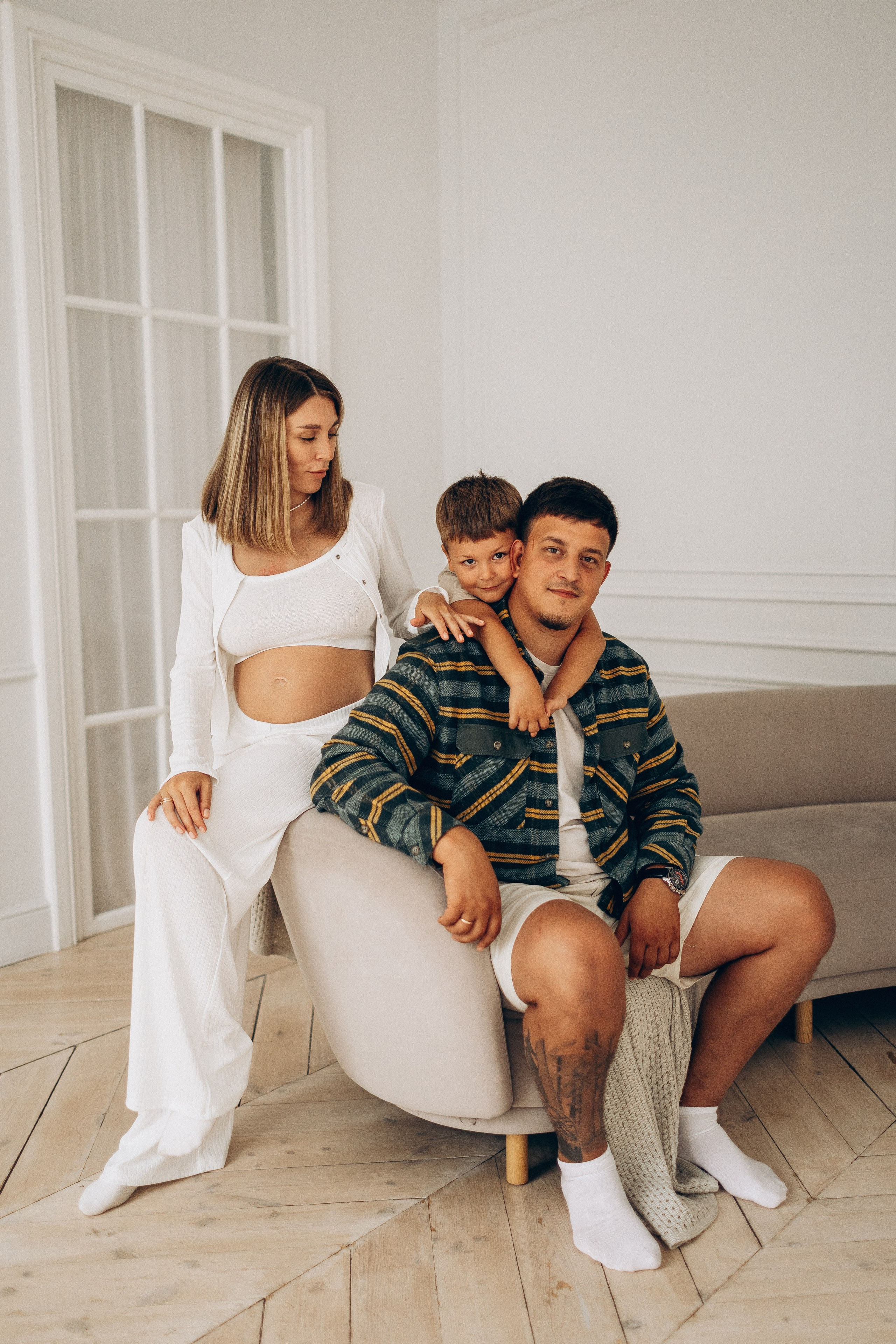 Семейная фотосессия в студии. Семейная съемка — это красивый способ признаться своей семье в любви