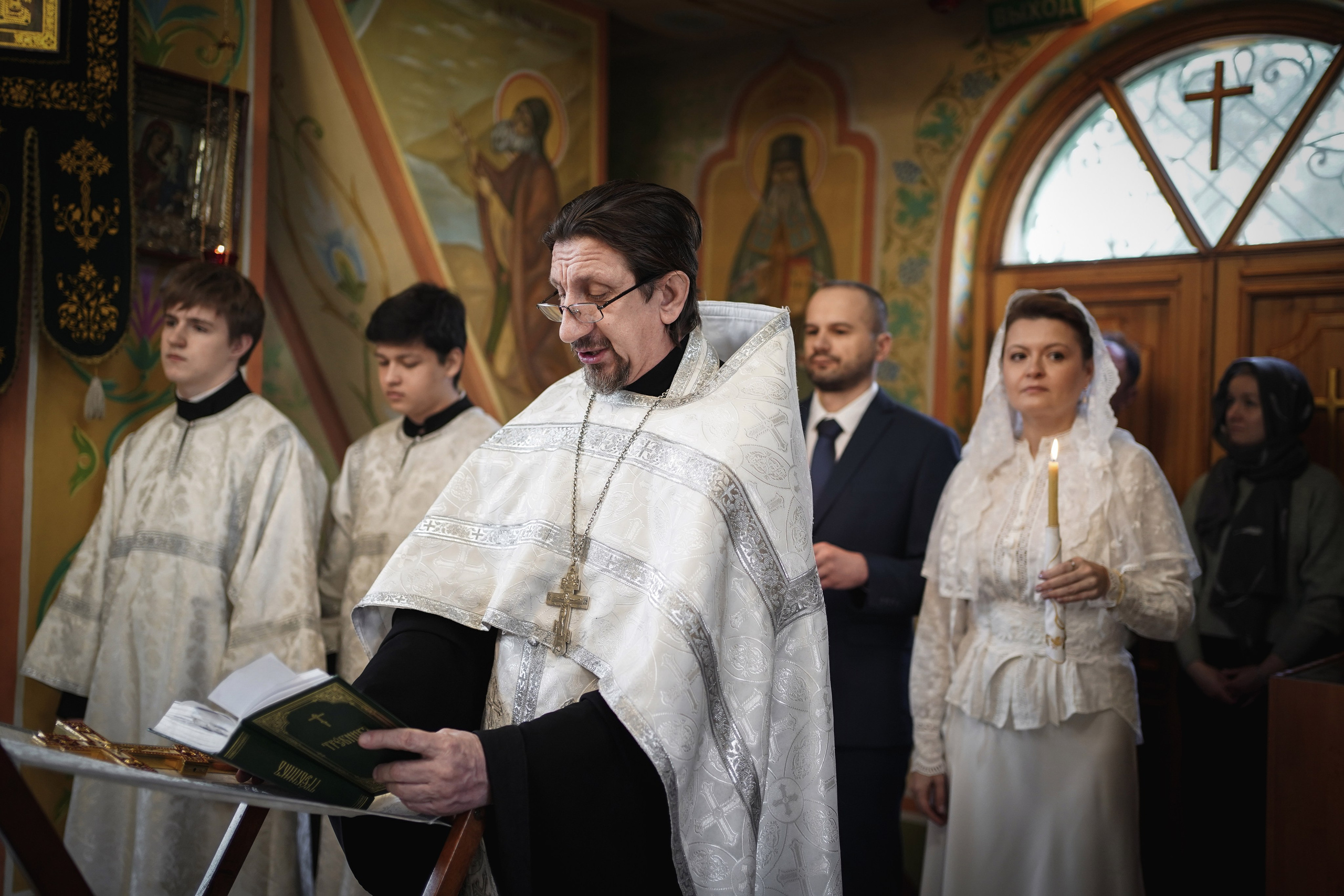 Венчание в Троицком храме. Свадебный фотограф в Ростове-на-Дону. Таинство Крещения и Венчания, семейные фотосессии. Алёна Чёботова