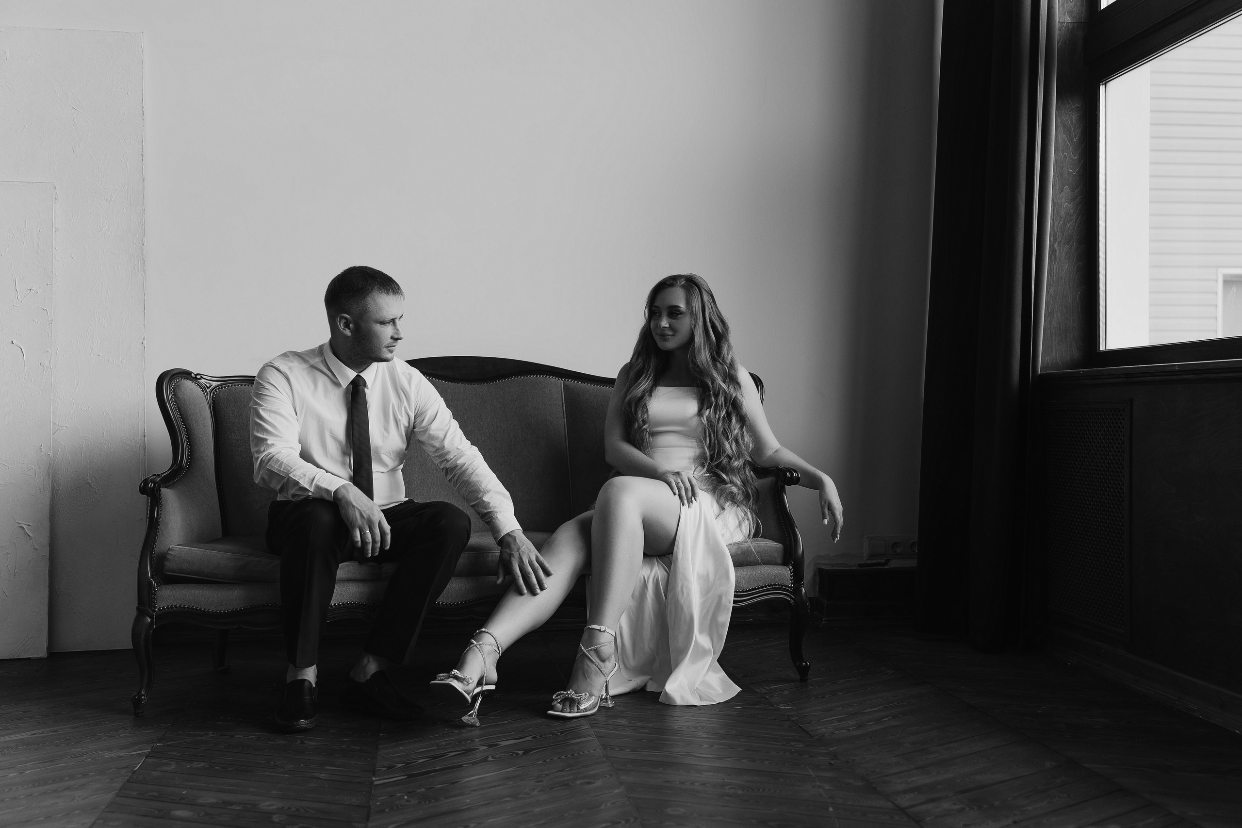 Wedding photoshoot in the studio. Your photographer in Busan (South Korea) Aleksandra Anufriy