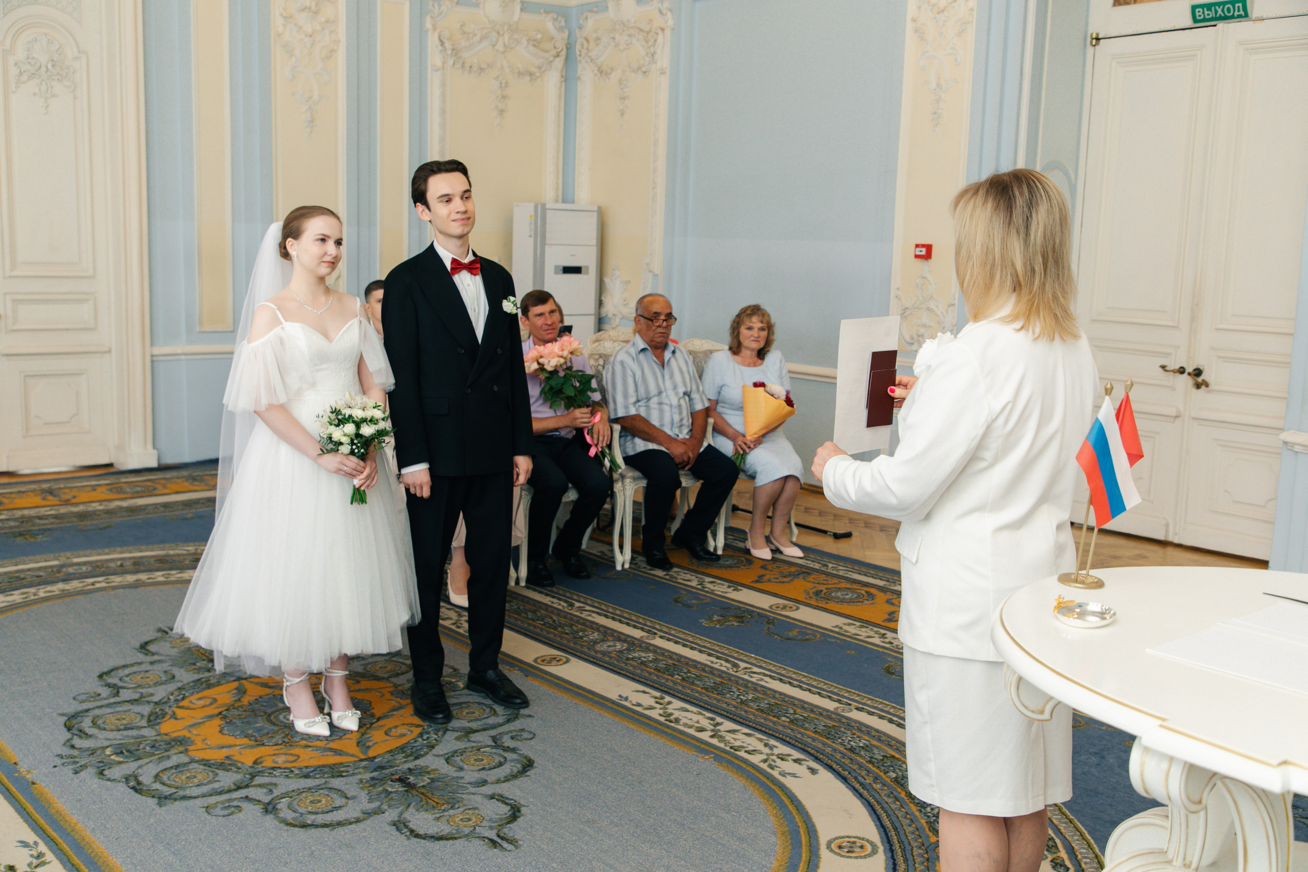 Свадебная регистрация 2 дворец бракосочетания СПб. Фотограф крещение венчание в Петербурге! Помогает подобрать храм и посоветовал душевного батюшку в СПб