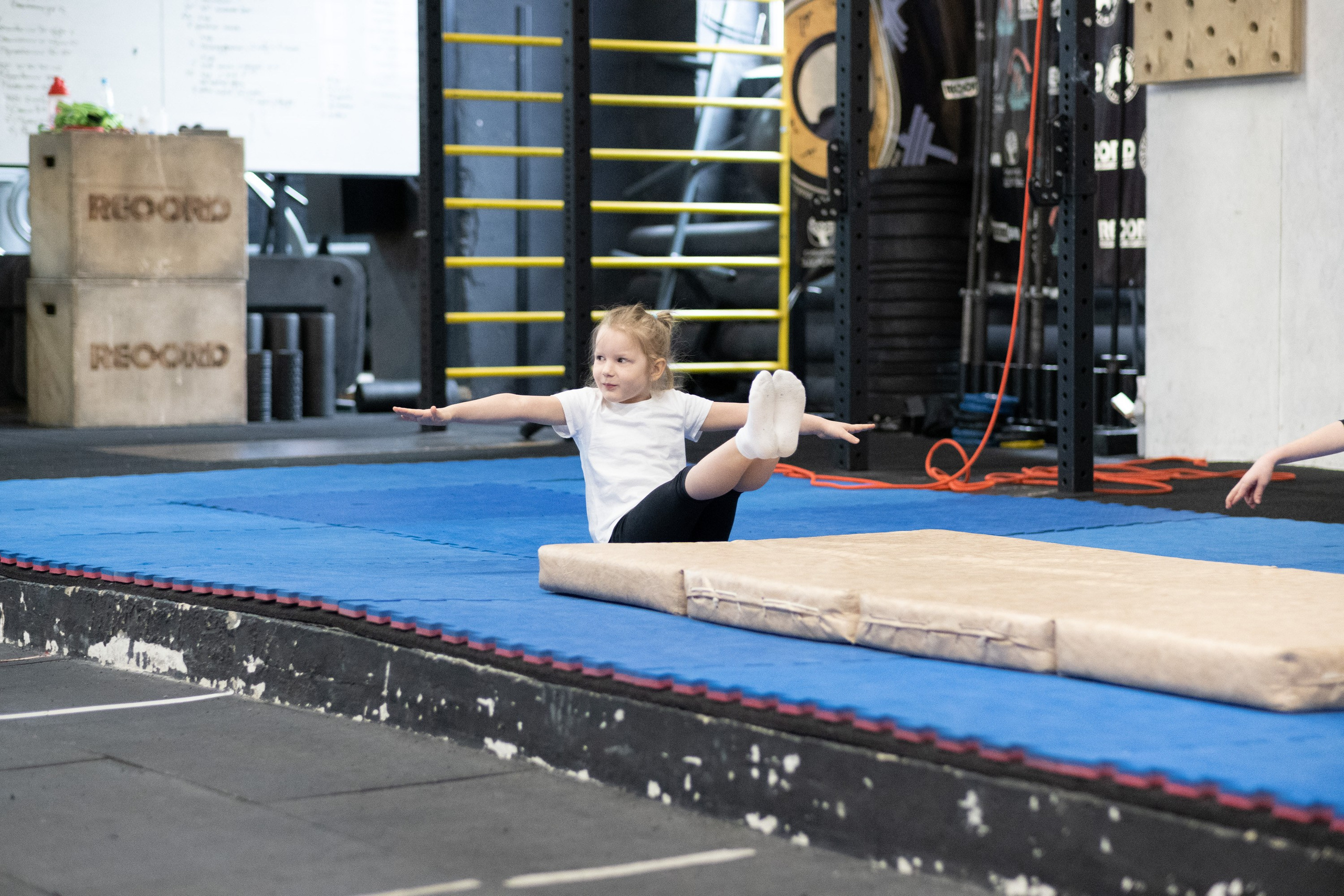 Внутриклубные соревнования по воздушной гимнастике 02.04.23