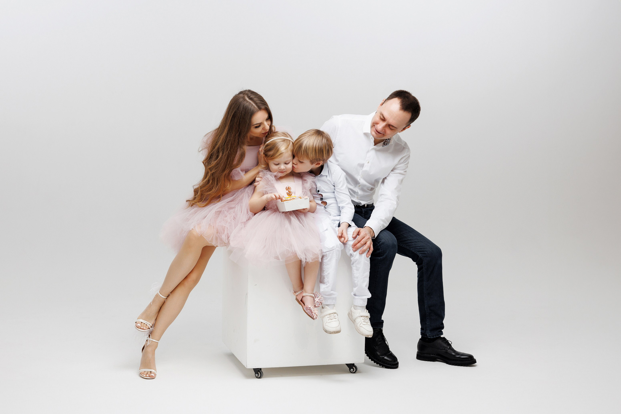 Съемка Дня Рождения Алисы в фотостудии CROSS-STUDIO зал IDEAL. Свадебный и семейный фотограф в Москве и МО Елена Агапова