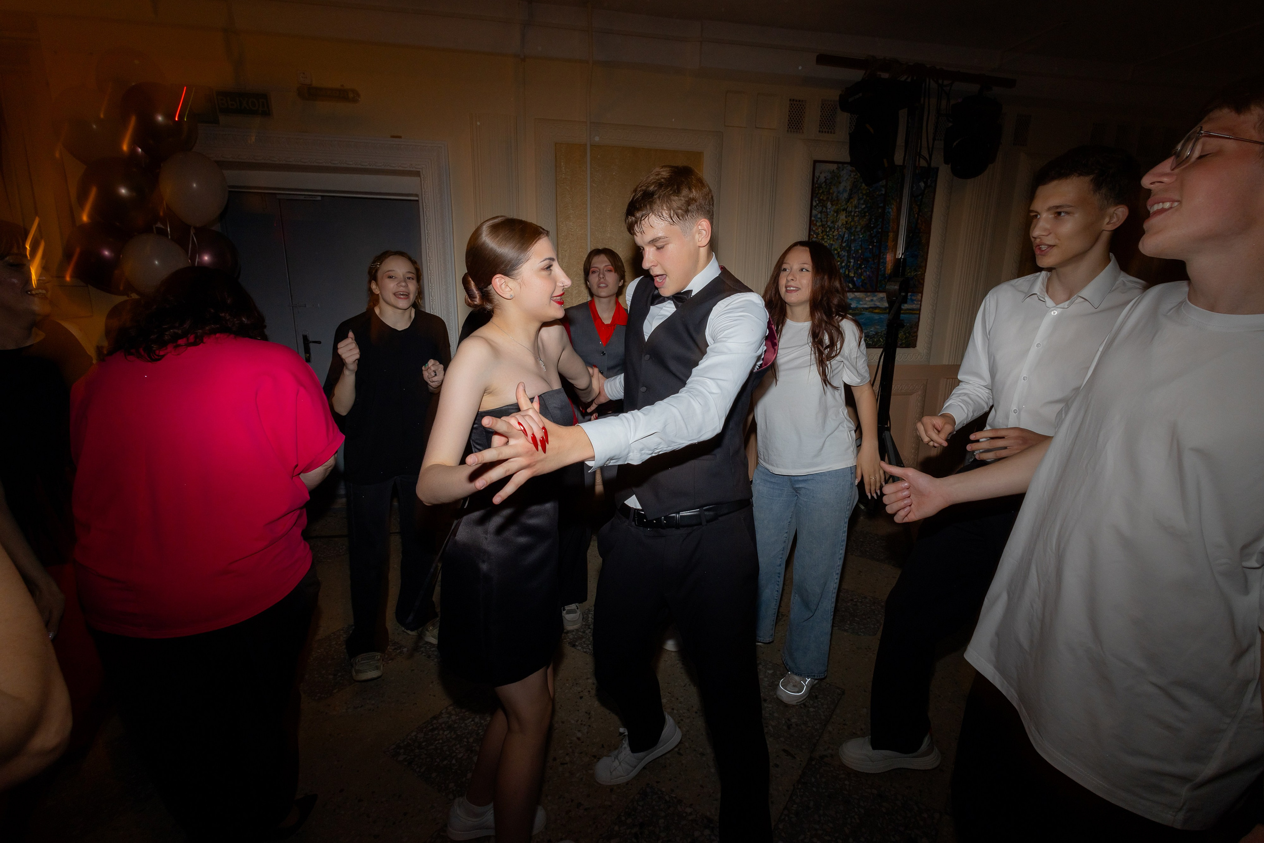 Школьный выпускной 2024 год в Соколе (Минск). Свадебный фотограф в Минске/Беларуси Сергей Спиридонов