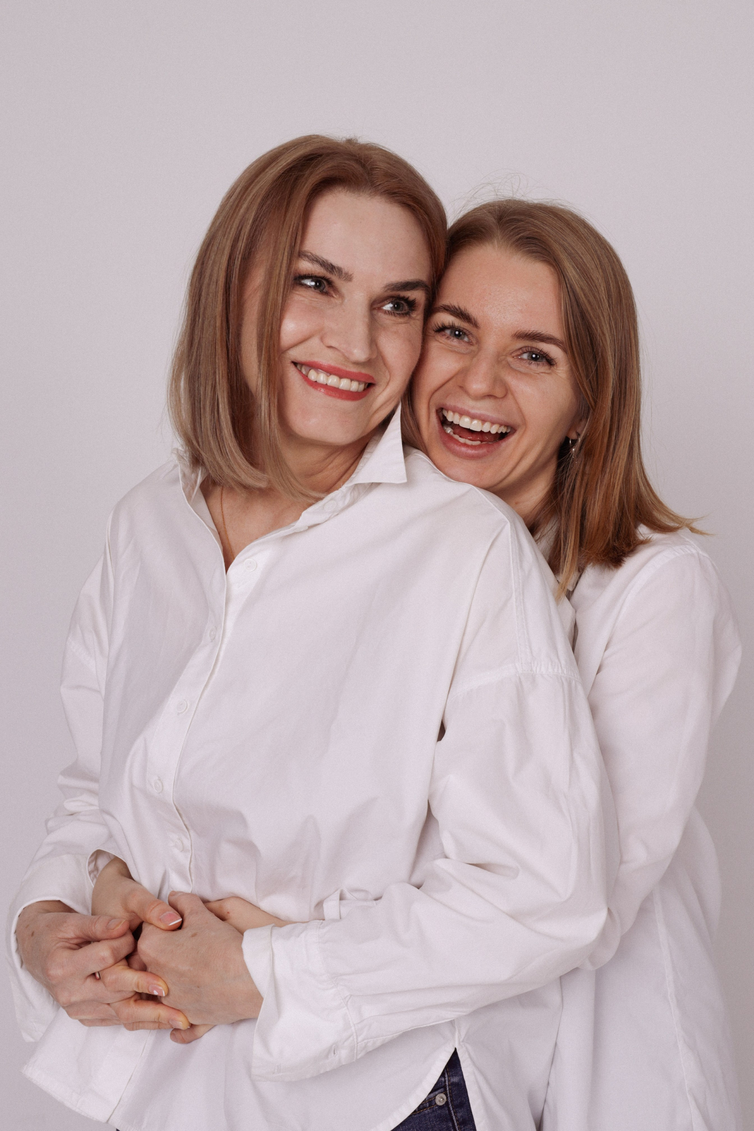 Наташа и Александра. Главная