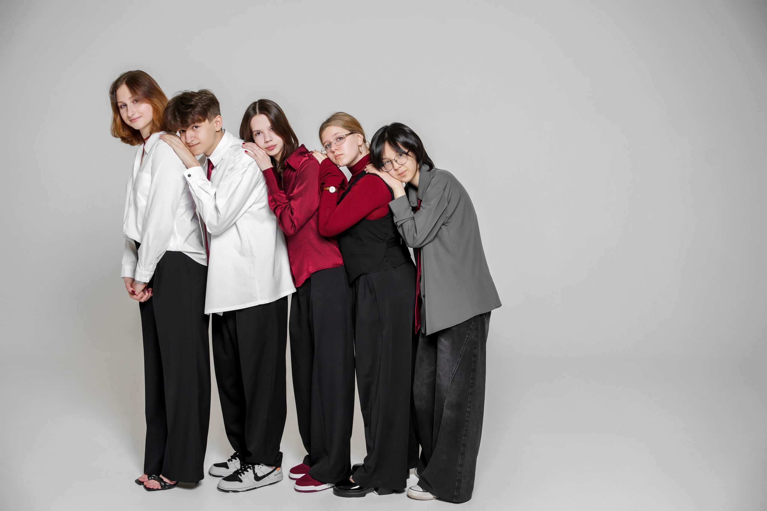 Групповые на белой циклораме. ВЫПУСКНЫЕ АЛЬБОМЫ, Школьный фотограф, семейный и свадебный в Саратове и области Ольга Плаксина