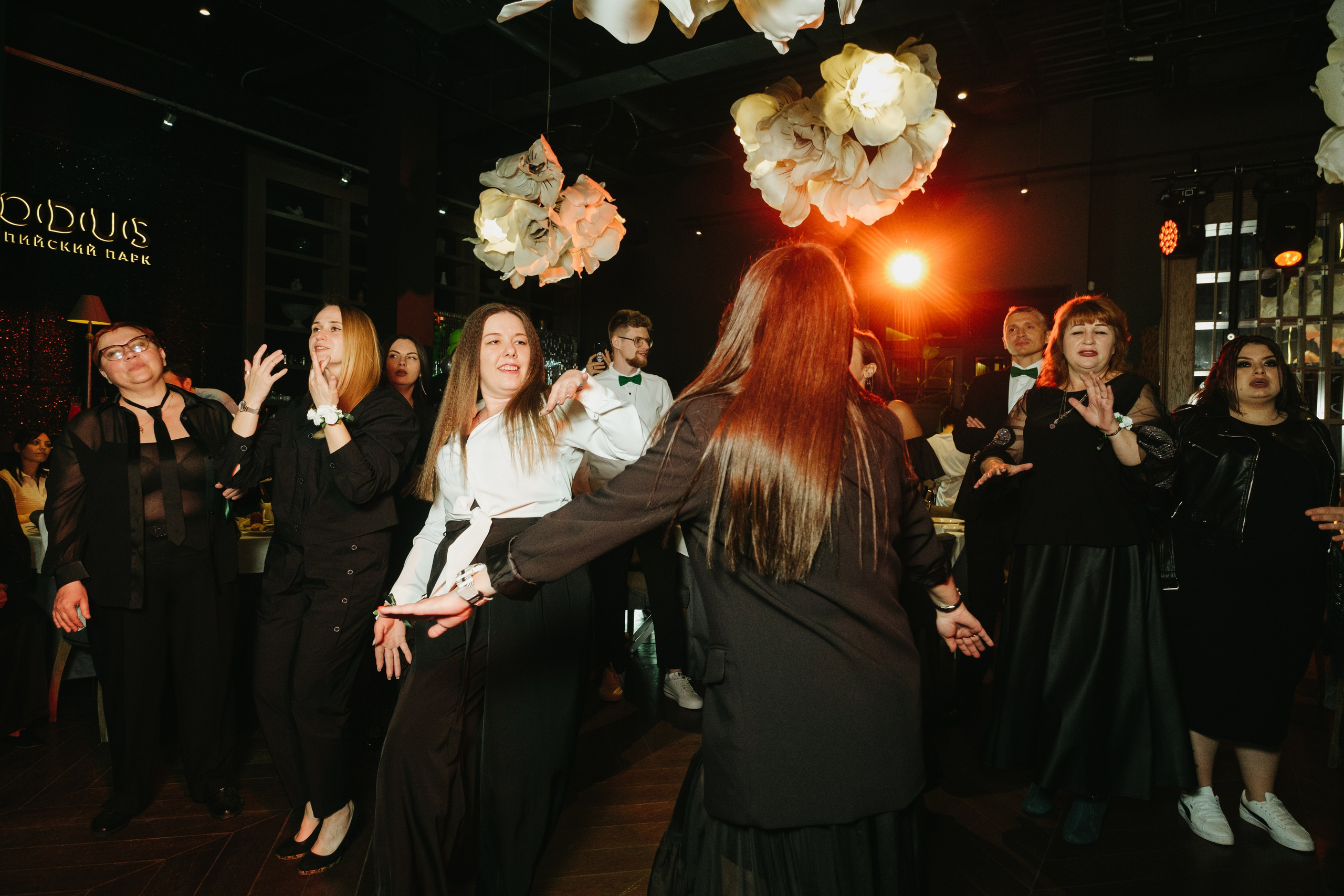 Корпоратив в Сириусу (Адлер) 10 лет компании. Свадебный фотограф Денис Ожигин в Краснодаре и крае. Эмоциональная и стильная съемка вашего дня
