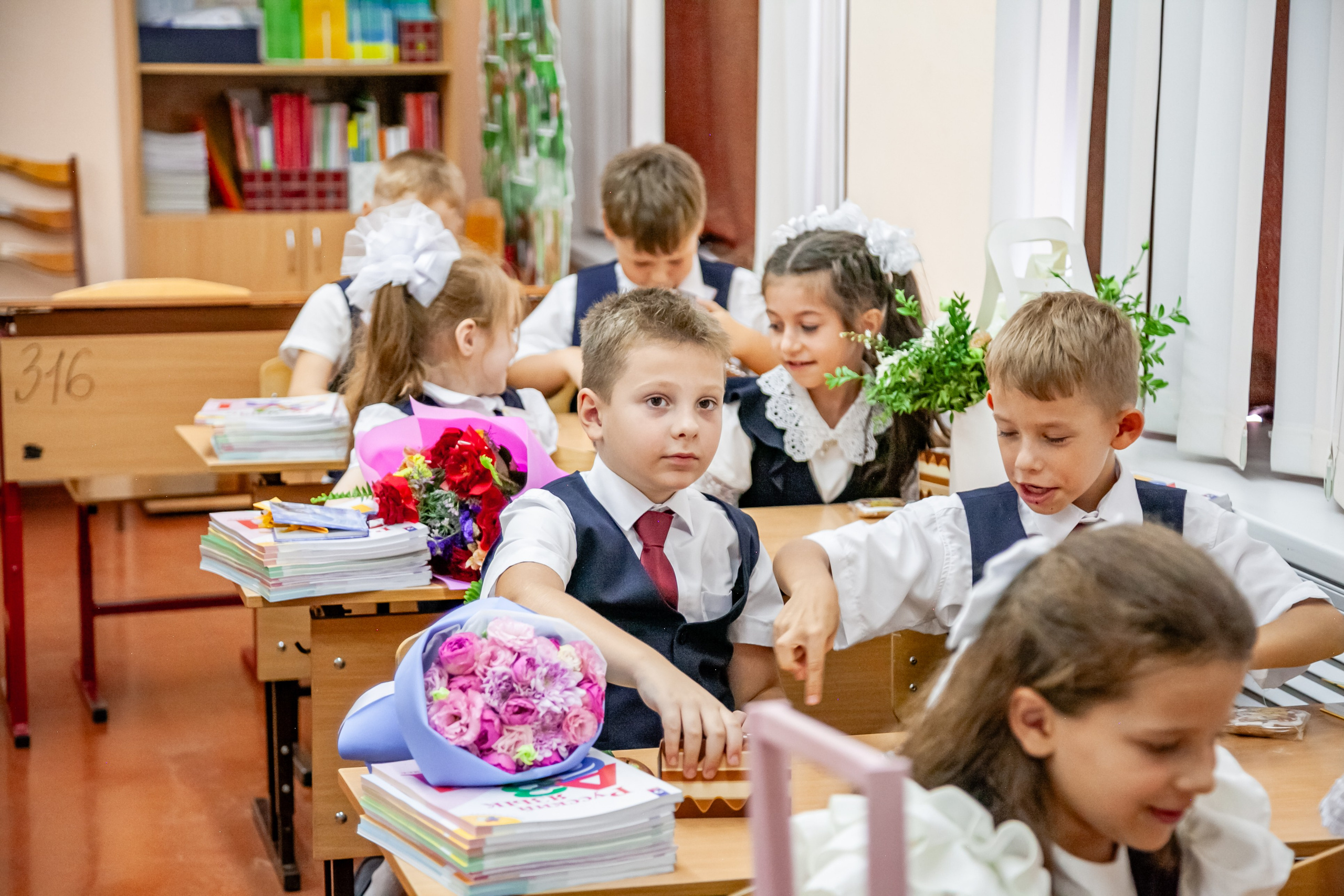 1 сентября линейка. Свадебный и семейный фотограф в Армавире
