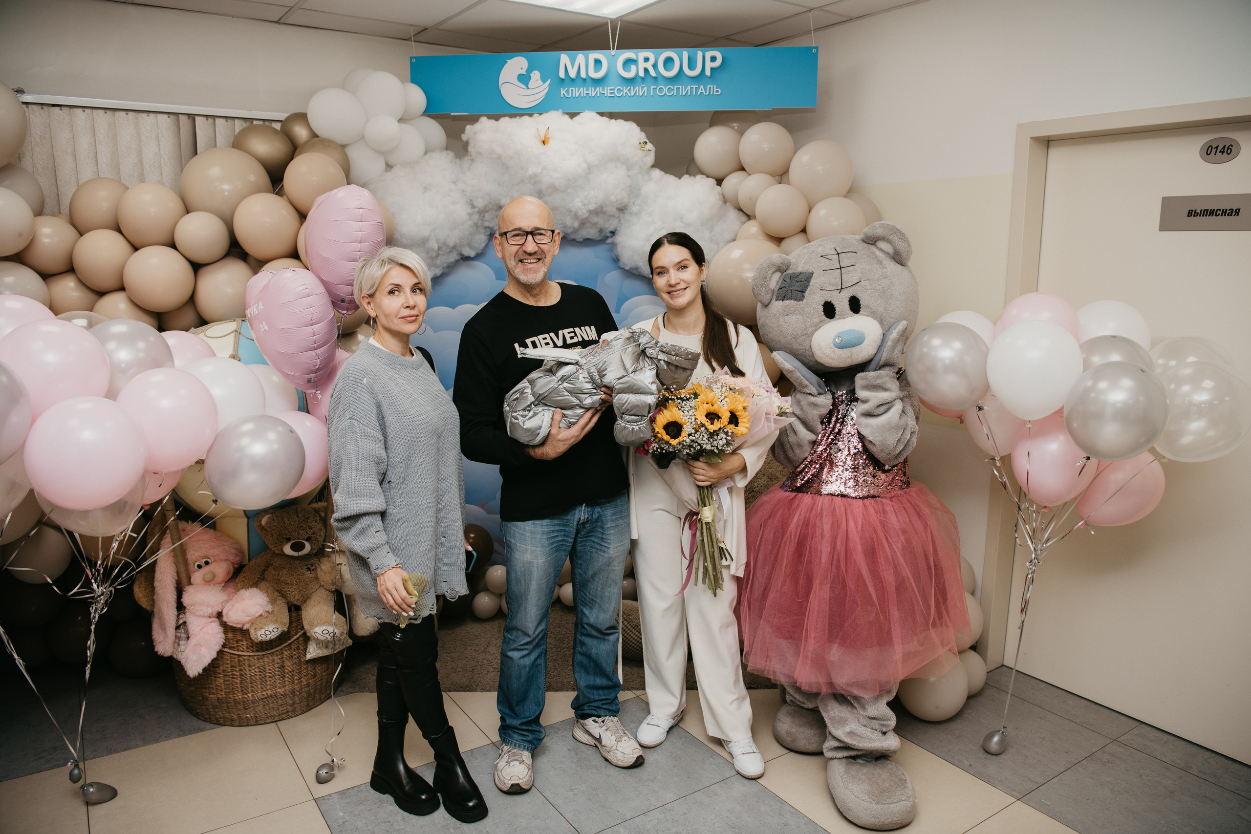 Выписка Сарочки. Мать и дитя на Севастопольском. Фотограф на выписку из роддома в Москве и МО