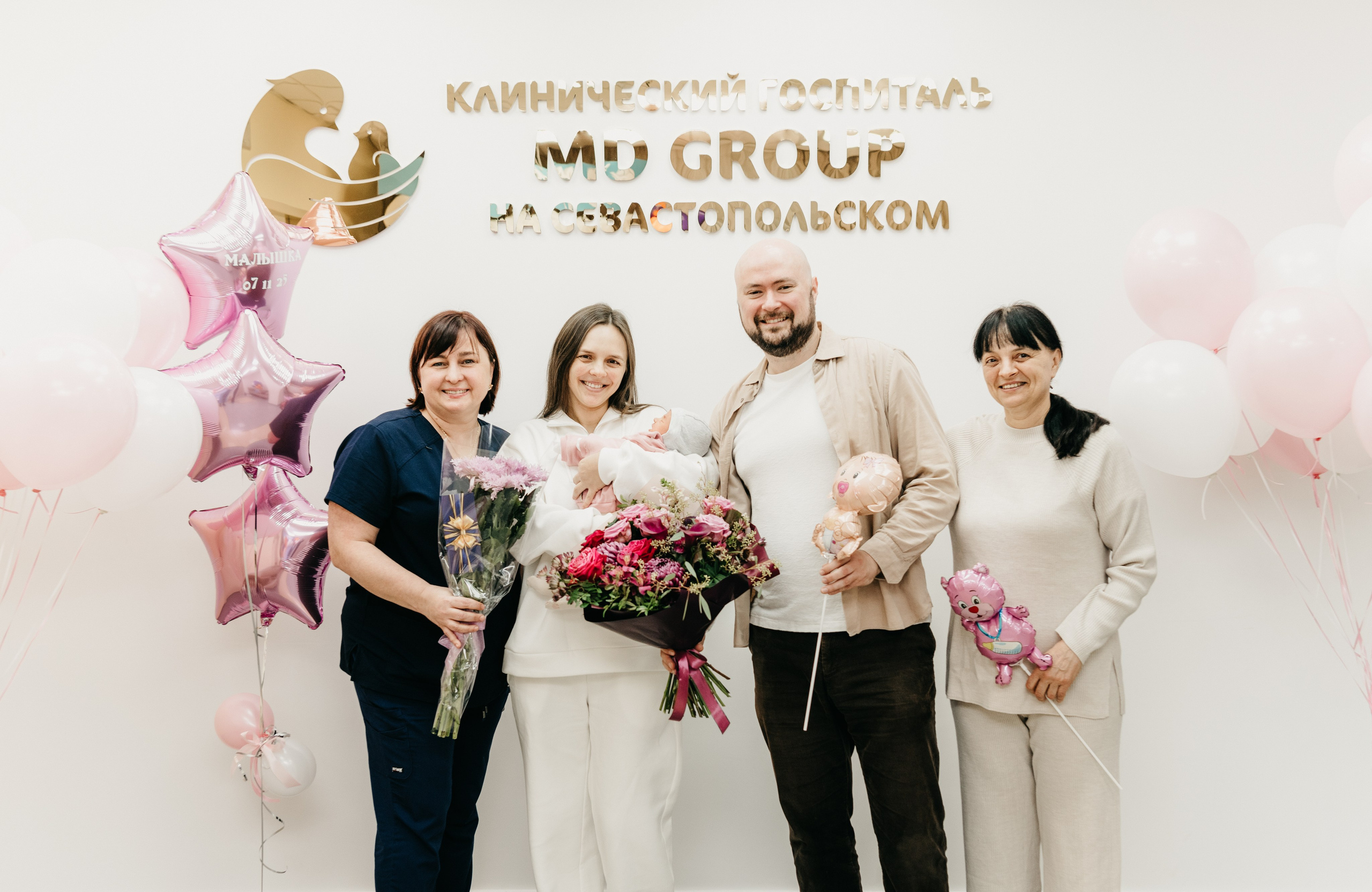 Выписка малышки. Мать и дитя на Севастопольском. Фотограф на выписку из роддома в Москве и МО