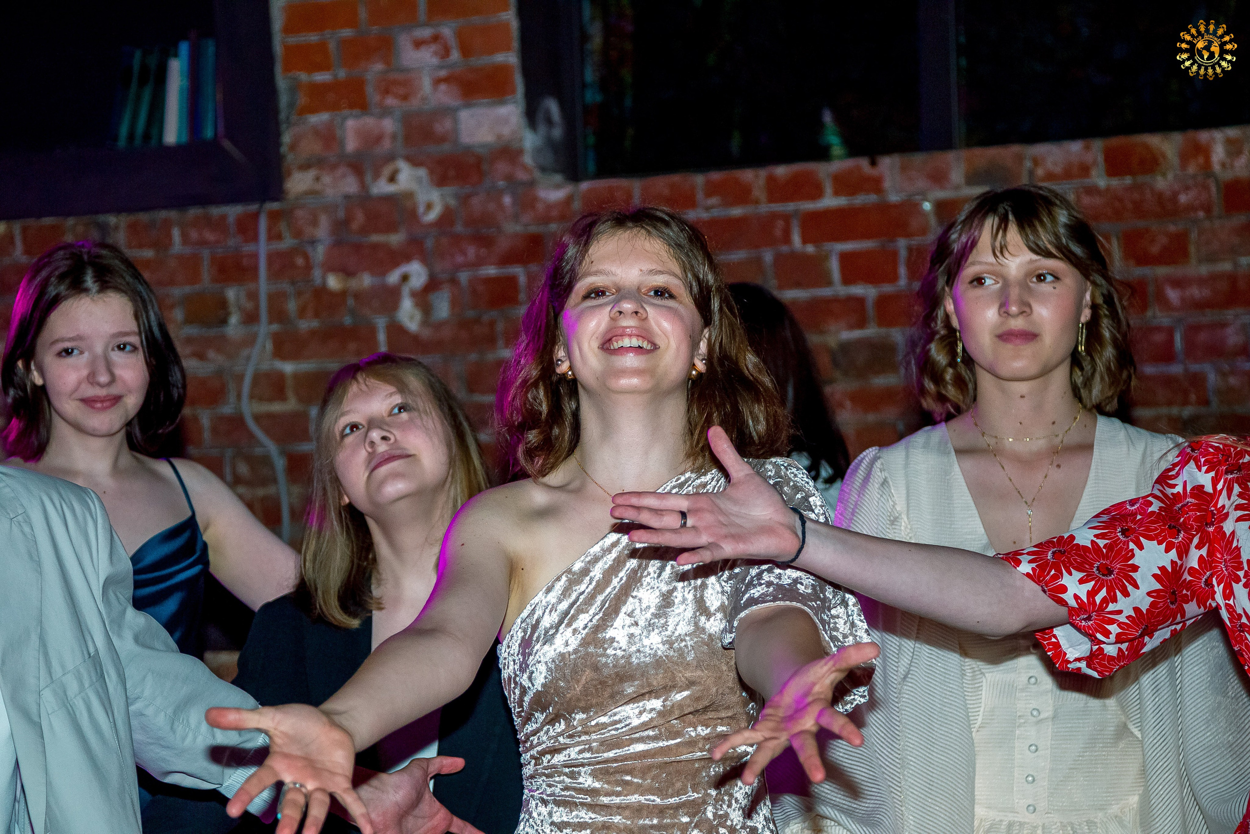 Выпускной 2023 (Школа 548; 9 Ж класс) AG Loft «Библиотека», Москва. Репортажная съемка в Москве и области. Анималистика