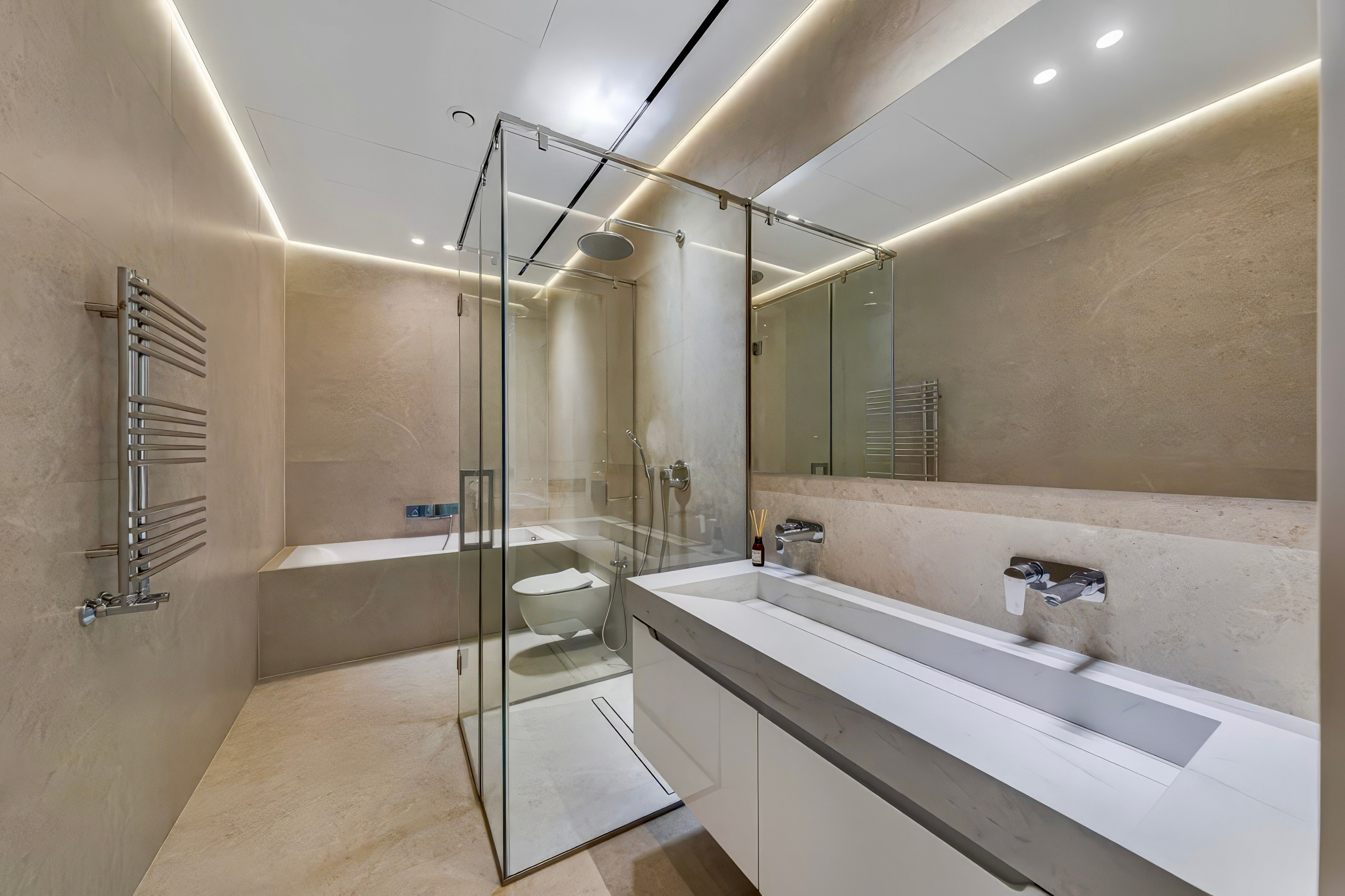 Современная ванная комната с душевой кабиной из стекла и подсветкой | Валерия Котович