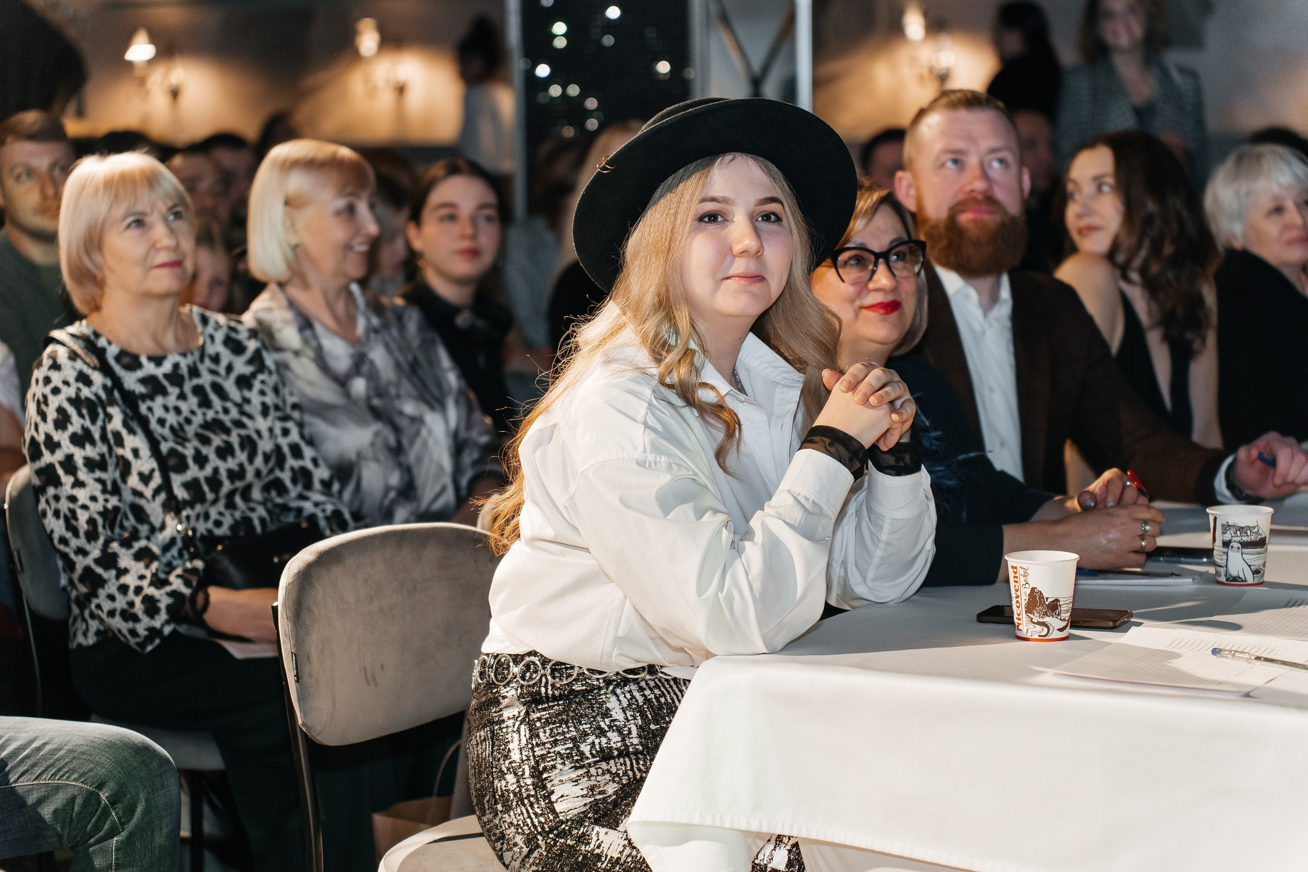 Идеальная мама. Для тех, кто не ждёт удачи, а создаёт её. Каждая фотосессия — это твой момент, твой стиль, твой успех. 📸