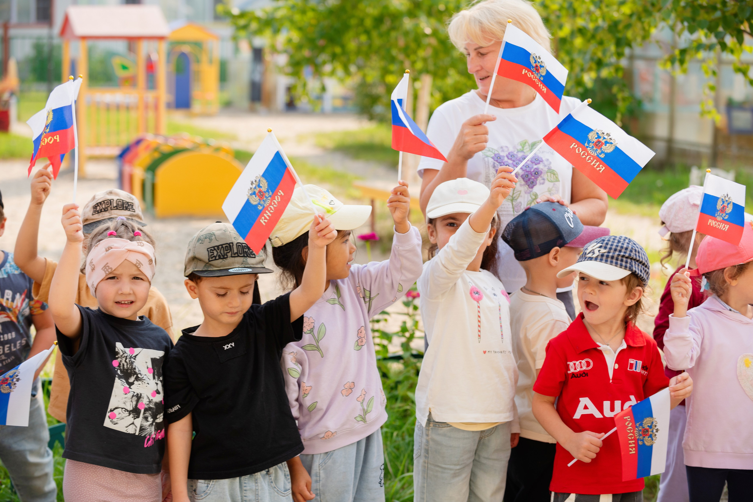 День Российского флага. Д/с Аленький цветочек. Детский и семейный фотограф в Сургуте и Нефтеюганске Анна Старцева