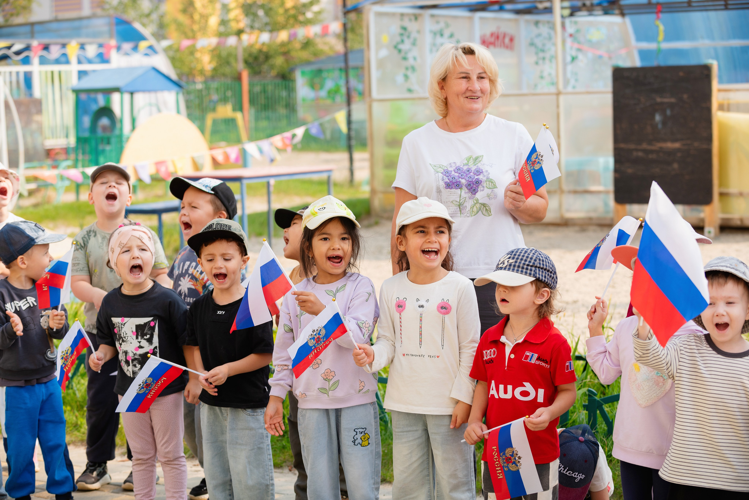 День Российского флага. Д/с Аленький цветочек. Детский и семейный фотограф в Сургуте и Нефтеюганске Анна Старцева