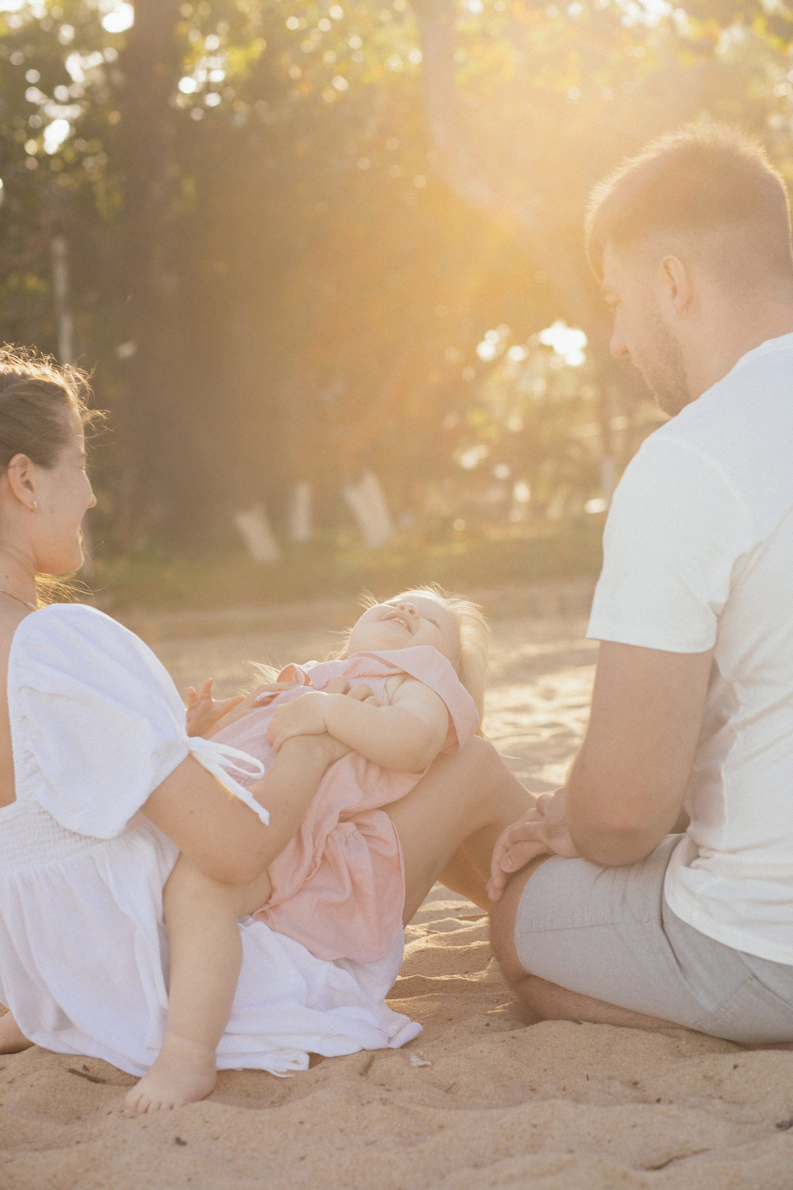 Вика и Влад с Соней на пляже. Главная